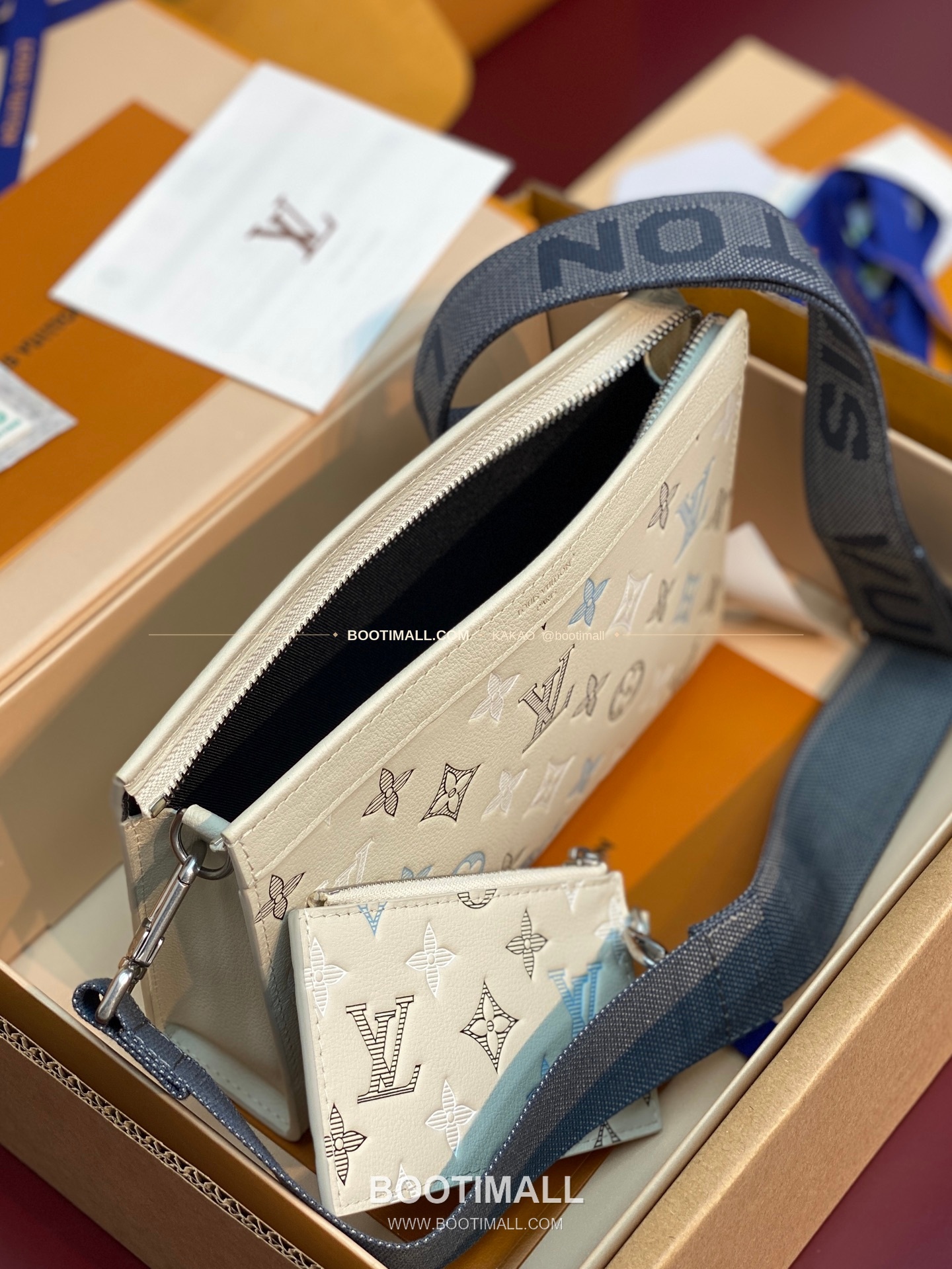루이비통 가스통 미니 모노그램 섀도우 레더 네이비 화이트 크로스백 Louis Vuitton Gaston Mini Monogram Shadow Leather Navy White Crossbody Bag M28818 22cm 4