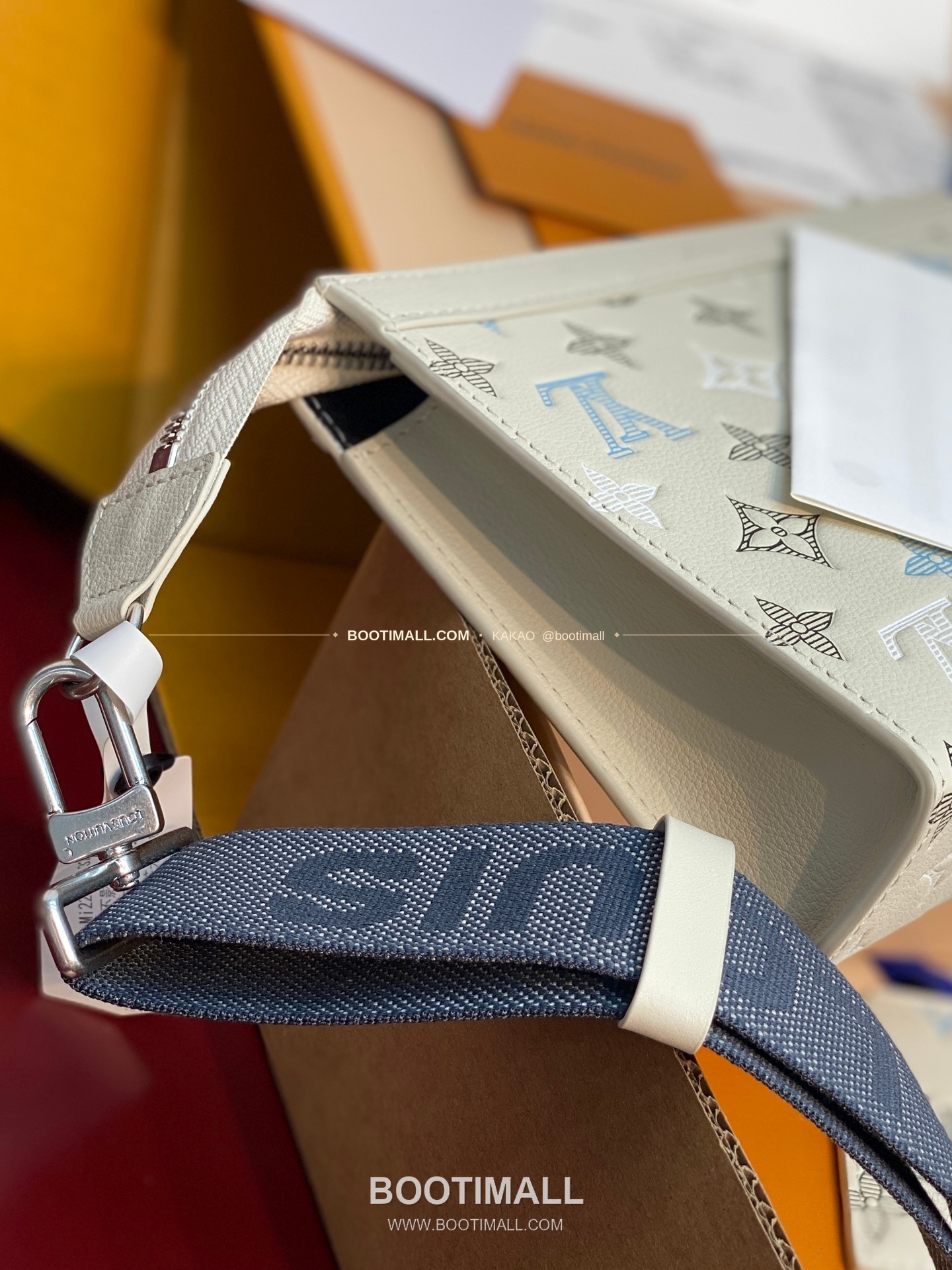 루이비통 가스통 미니 모노그램 섀도우 레더 네이비 화이트 크로스백 Louis Vuitton Gaston Mini Monogram Shadow Leather Navy White Crossbody Bag M28818 22cm 7