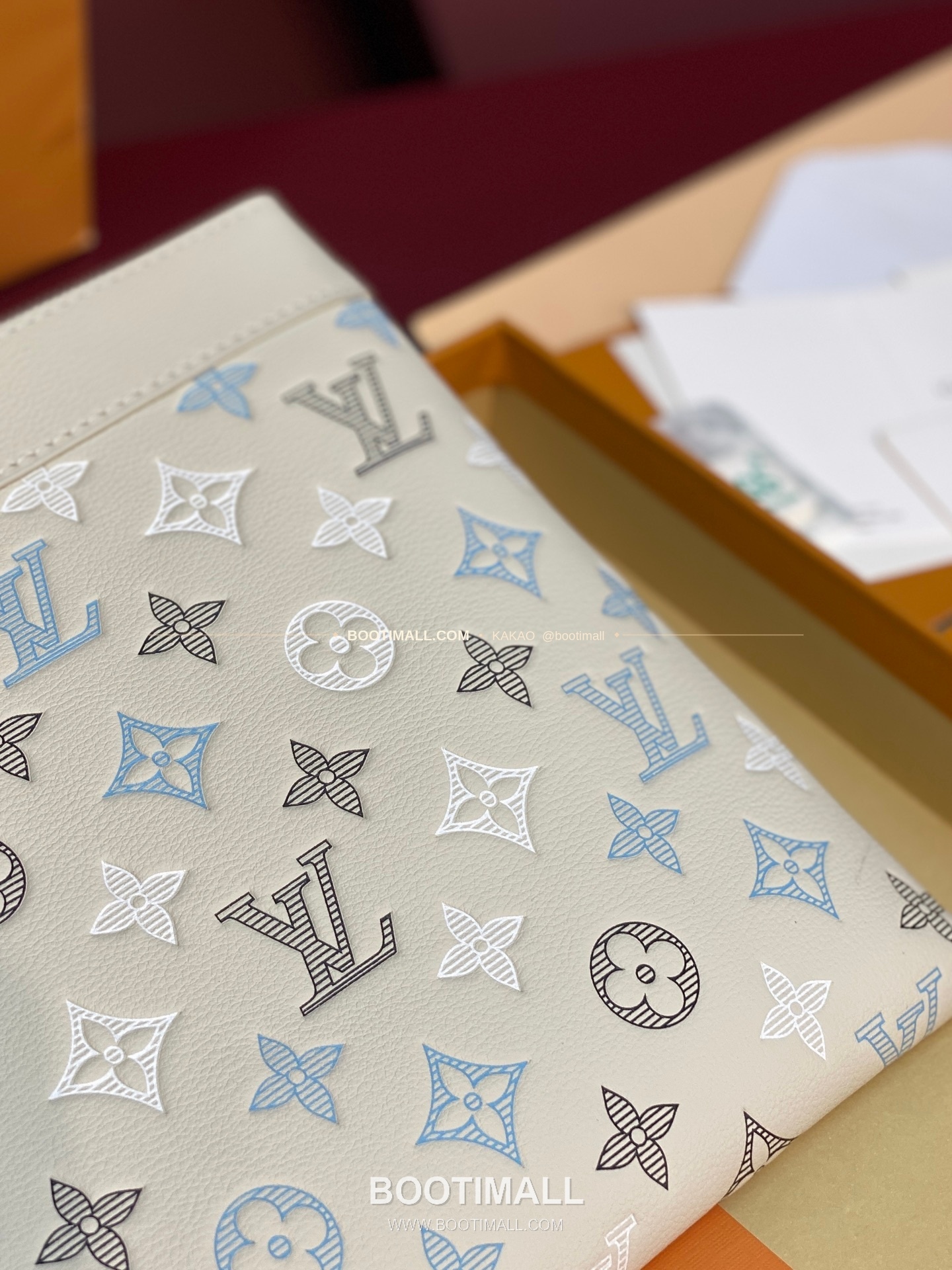 루이비통 포쉐트 투고 모노그램 섀도우 레더 네이비 화이트 클러치 Louis Vuitton Pochette To-Go Monogram Shadow Leather Navy White Clutch M28913 30cm 3