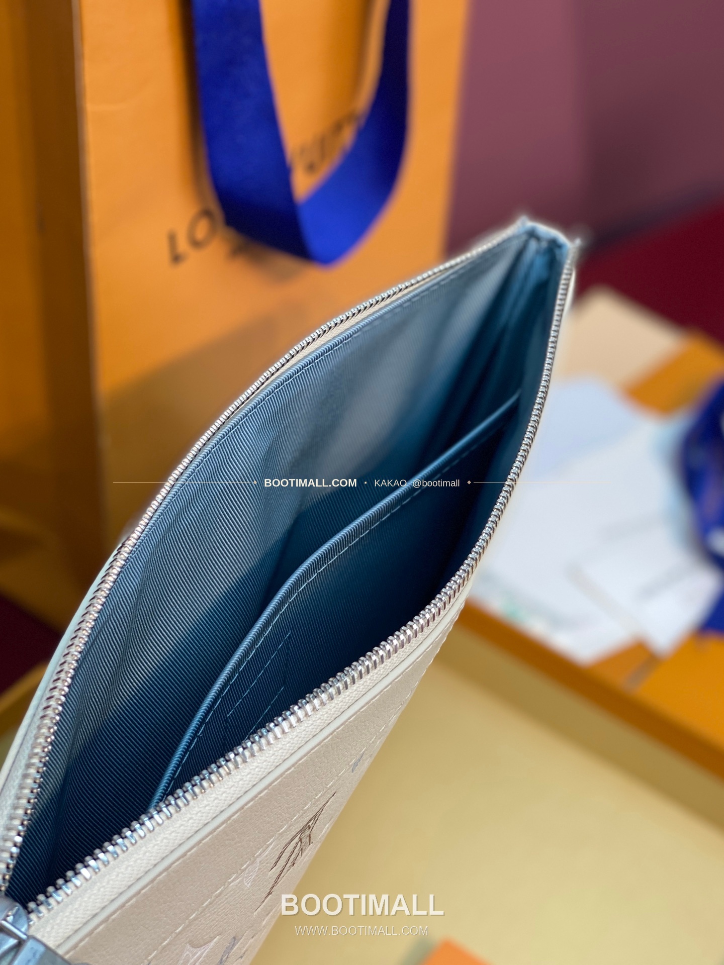 루이비통 포쉐트 투고 모노그램 섀도우 레더 네이비 화이트 클러치 Louis Vuitton Pochette To-Go Monogram Shadow Leather Navy White Clutch M28913 30cm 5
