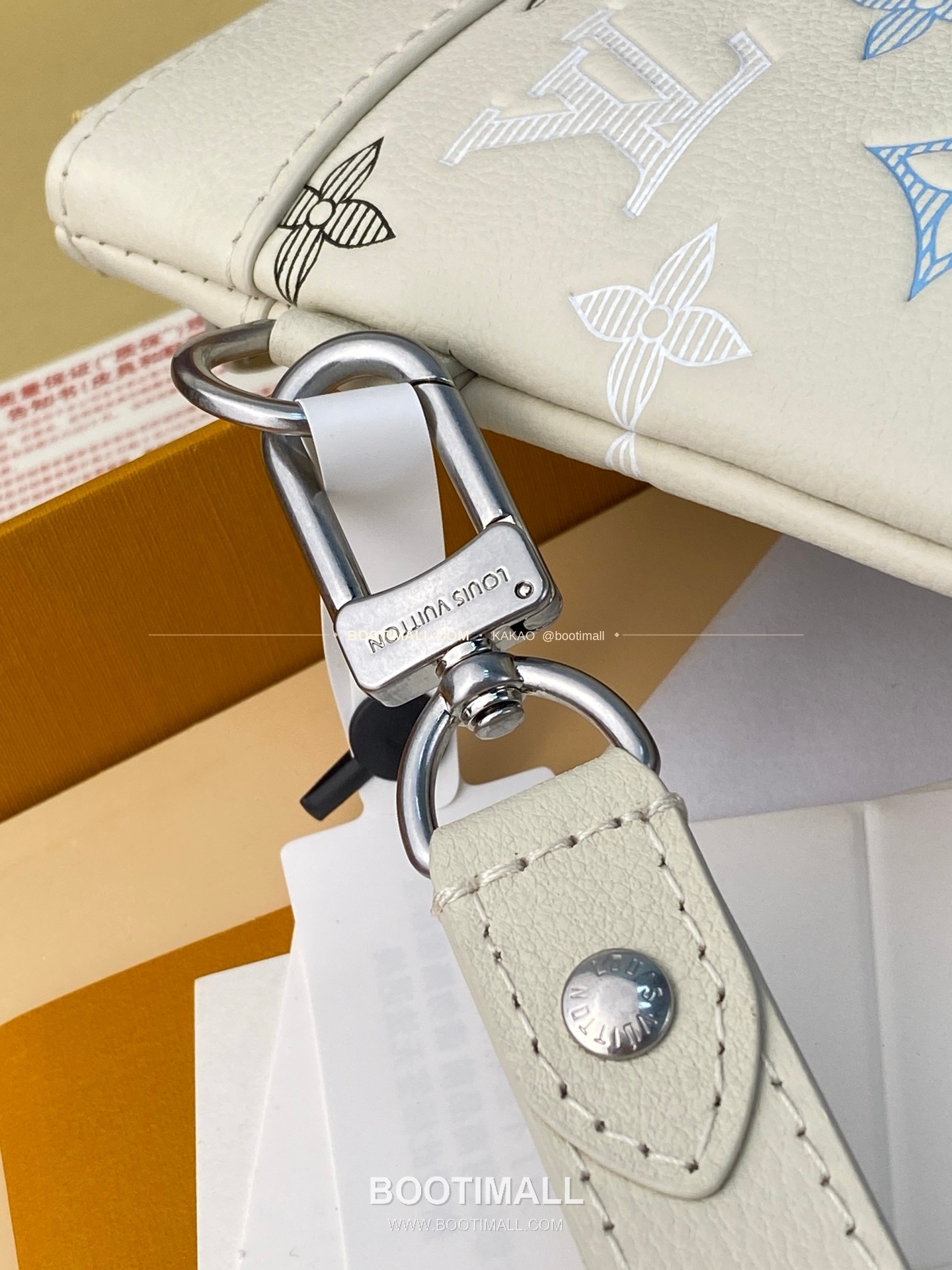 루이비통 포쉐트 투고 모노그램 섀도우 레더 네이비 화이트 클러치 Louis Vuitton Pochette To-Go Monogram Shadow Leather Navy White Clutch M28913 30cm 10