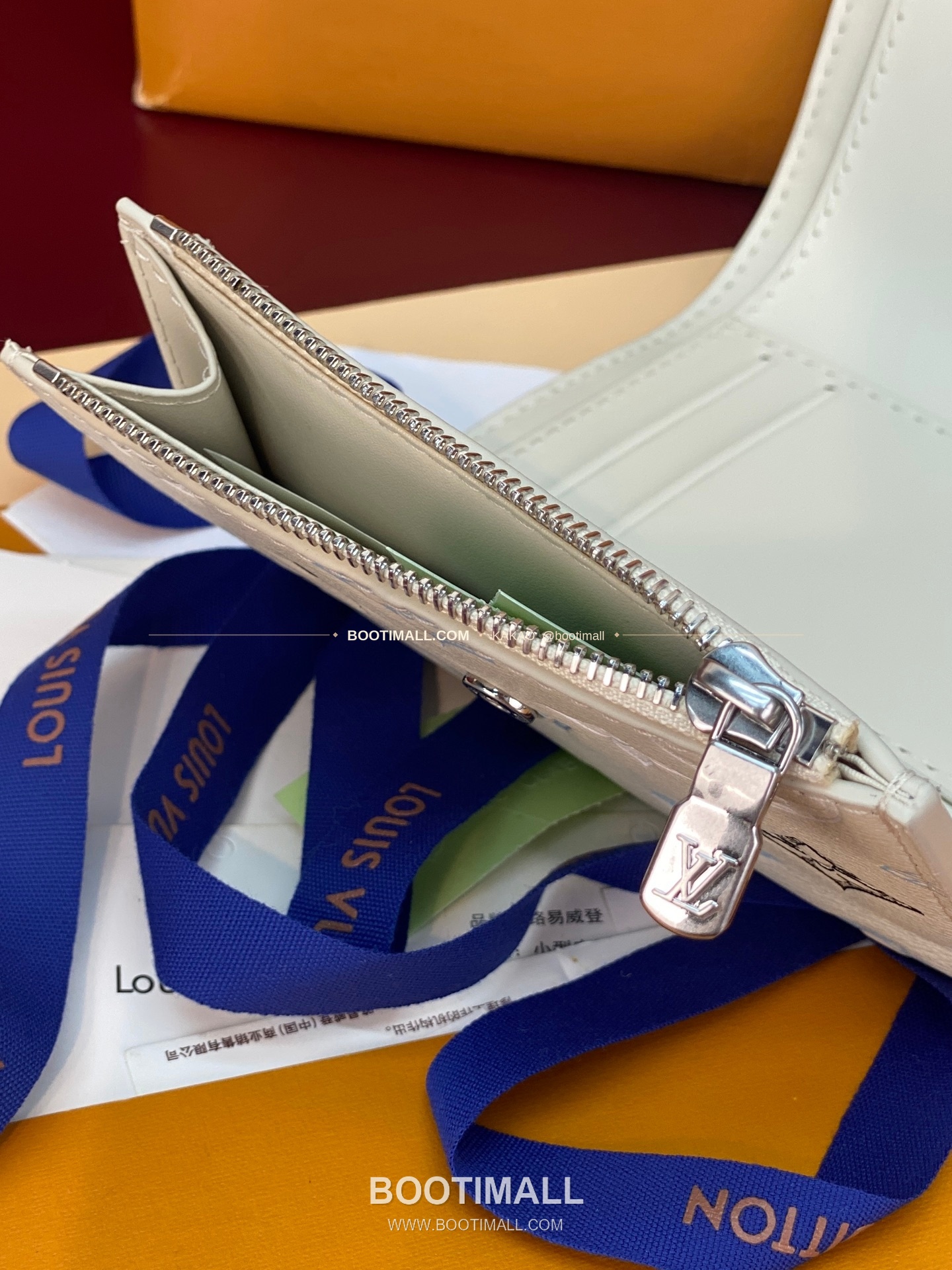 루이비통 빅터 월렛 모노그램 섀도우 레더 네이비 화이트 반지갑 Louis Vuitton Victor Wallet Monogram Shadow Leather Navy White Bifold Wallet M29130 11.5cm 9
