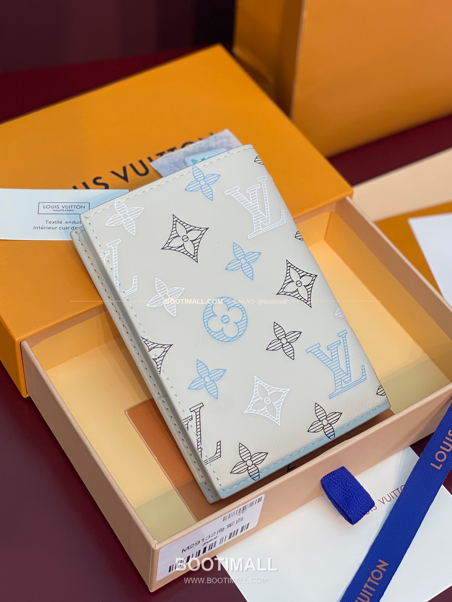 루이비통 패스포트 커버 모노그램 섀도우 레더 네이비 화이트 여권지갑 Louis Vuitton Passport Cover Monogram Shadow Leather Navy White Passport Holder M29132 14cm 2