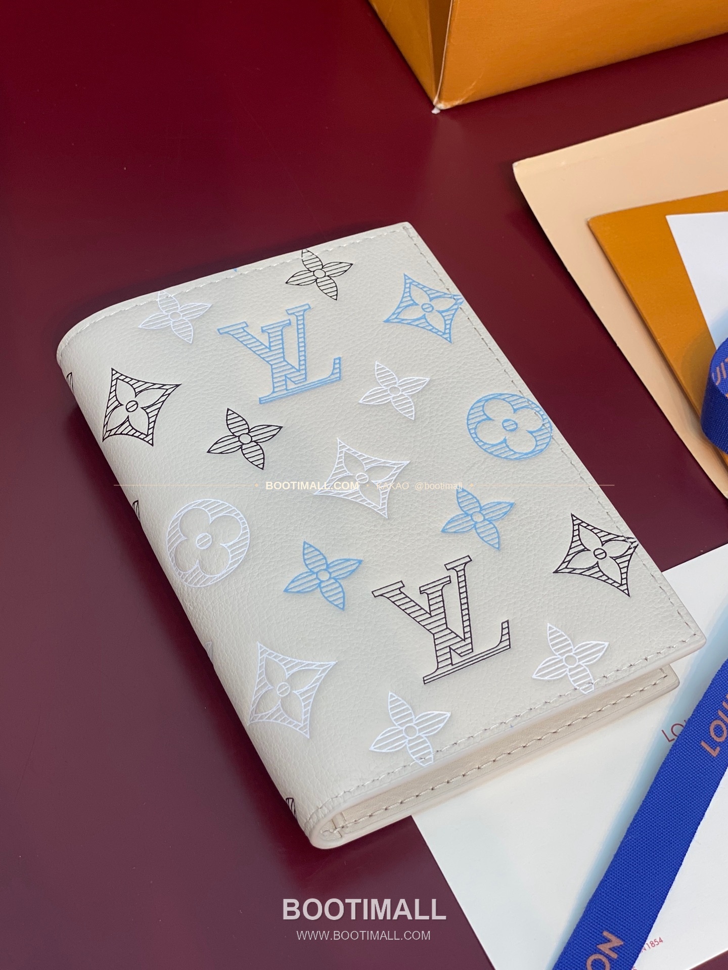 루이비통 패스포트 커버 모노그램 섀도우 레더 네이비 화이트 여권지갑 Louis Vuitton Passport Cover Monogram Shadow Leather Navy White Passport Holder M29132 14cm 4