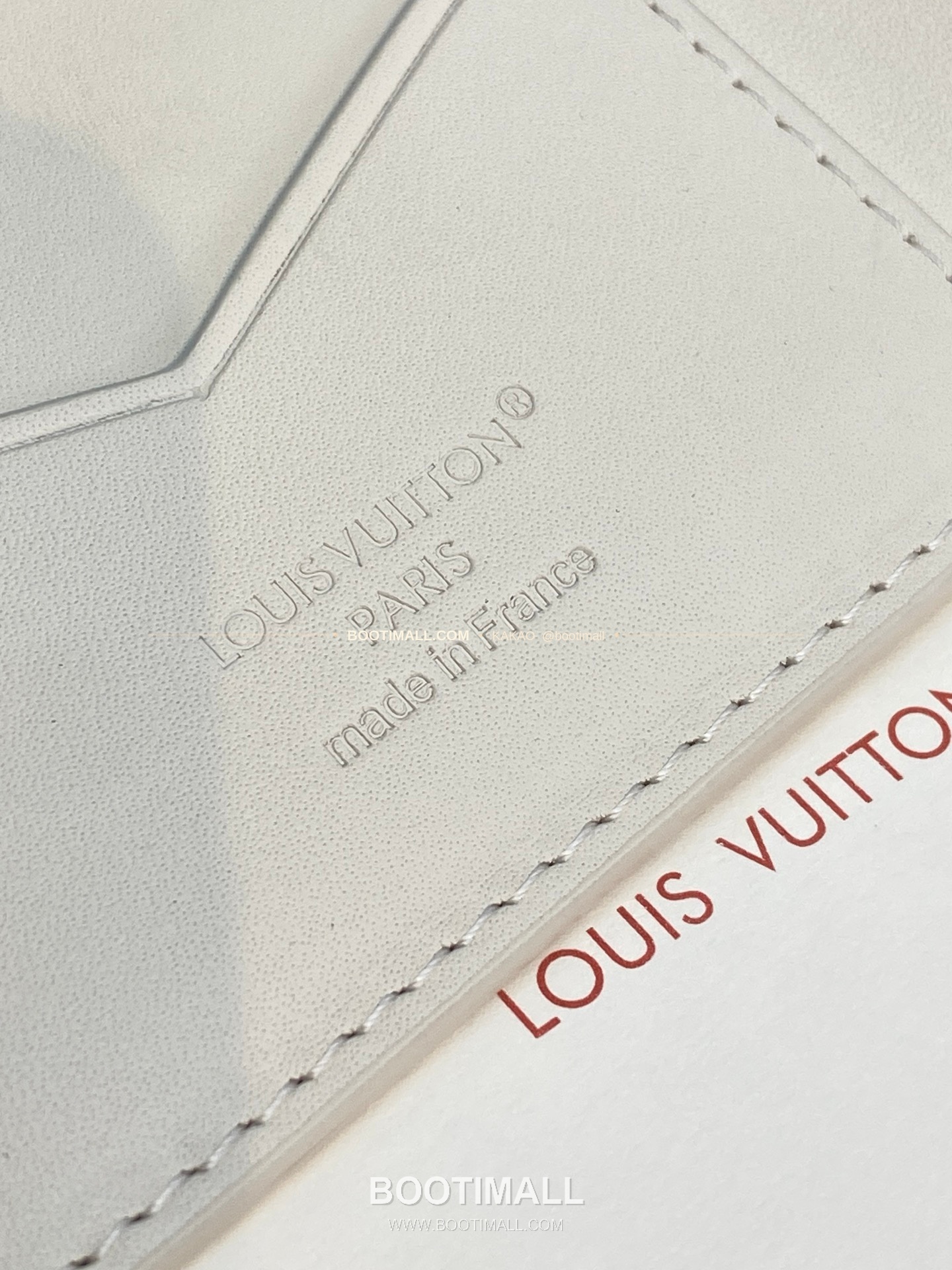 루이비통 패스포트 커버 모노그램 섀도우 레더 네이비 화이트 여권지갑 Louis Vuitton Passport Cover Monogram Shadow Leather Navy White Passport Holder M29132 14cm 10