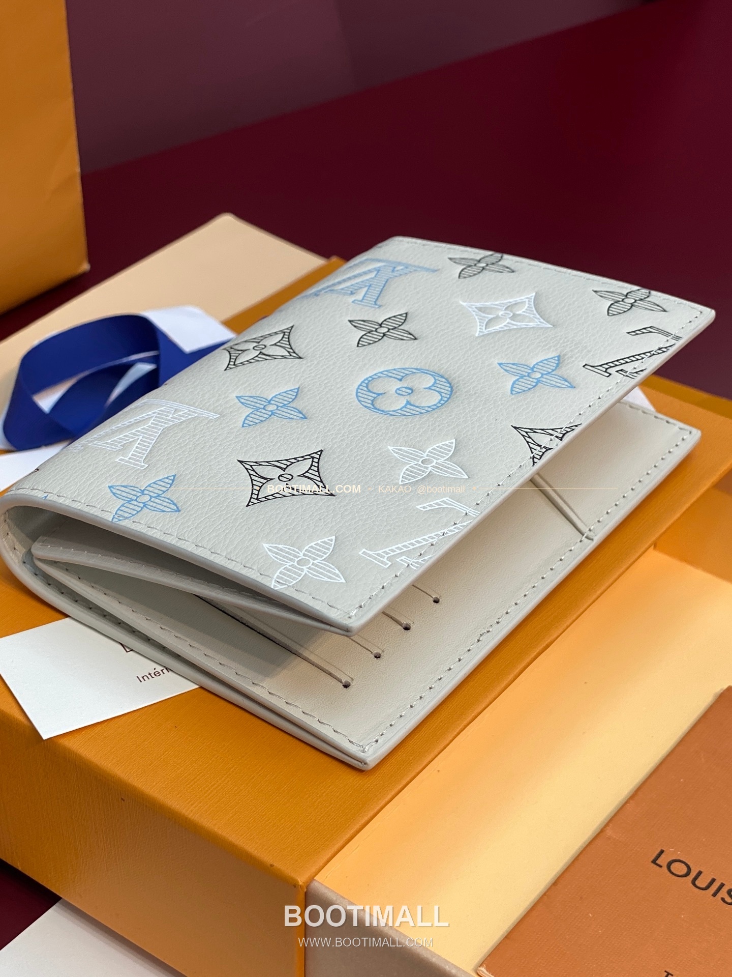 루이비통 패스포트 커버 모노그램 섀도우 레더 네이비 화이트 여권지갑 Louis Vuitton Passport Cover Monogram Shadow Leather Navy White Passport Holder M29132 14cm 11