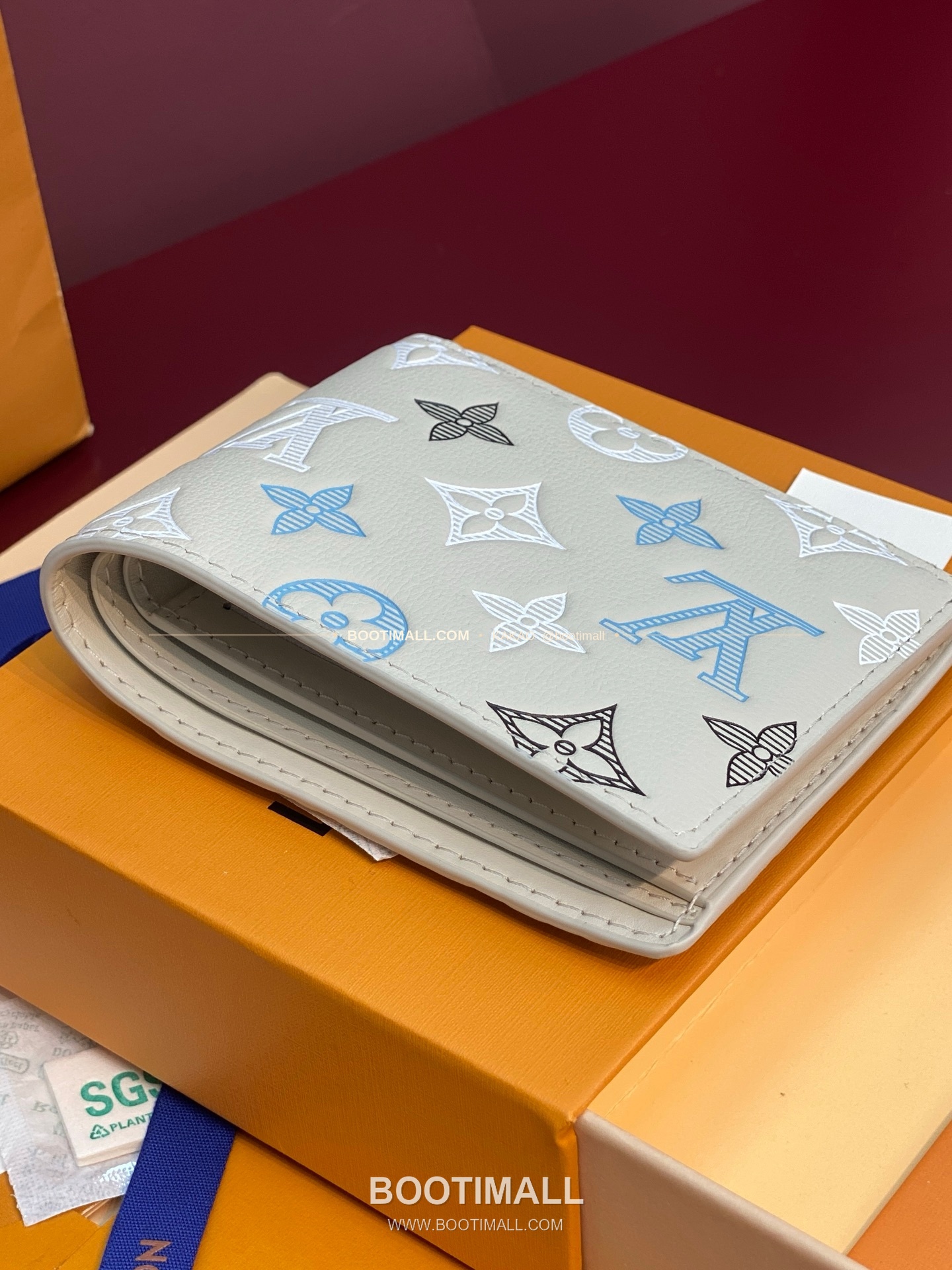 루이비통 멀티플 월렛 모노그램 섀도우 레더 네이비 화이트 반지갑 Louis Vuitton Multiple Wallet Monogram Shadow Leather Navy White Bifold Wallet M29137 11.5cm 9