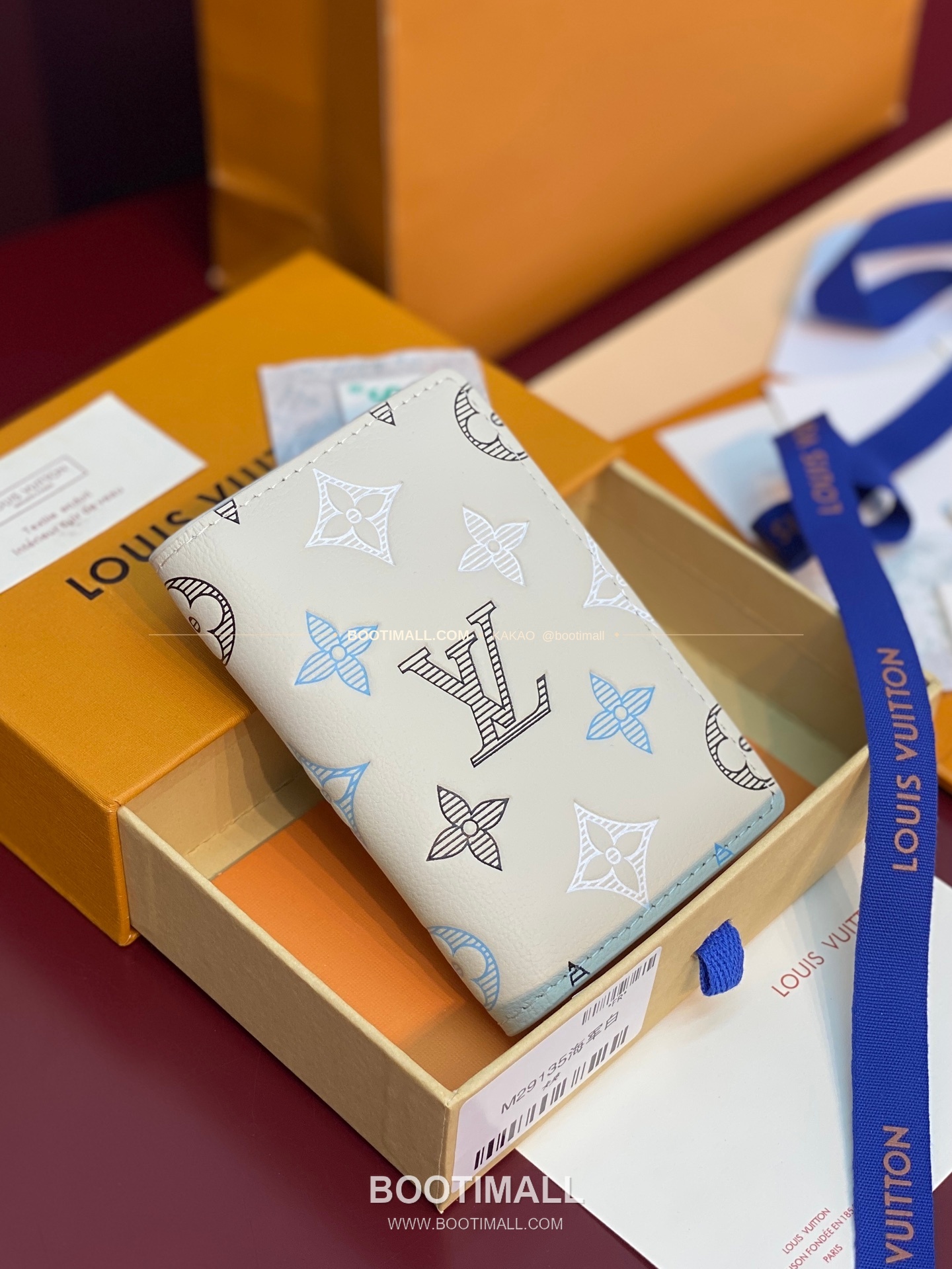 루이비통 모노그램 섀도우 레더 네이비 화이트 반지갑 Louis Vuitton Monogram Shadow Leather Navy White Bifold Wallet M29135 1