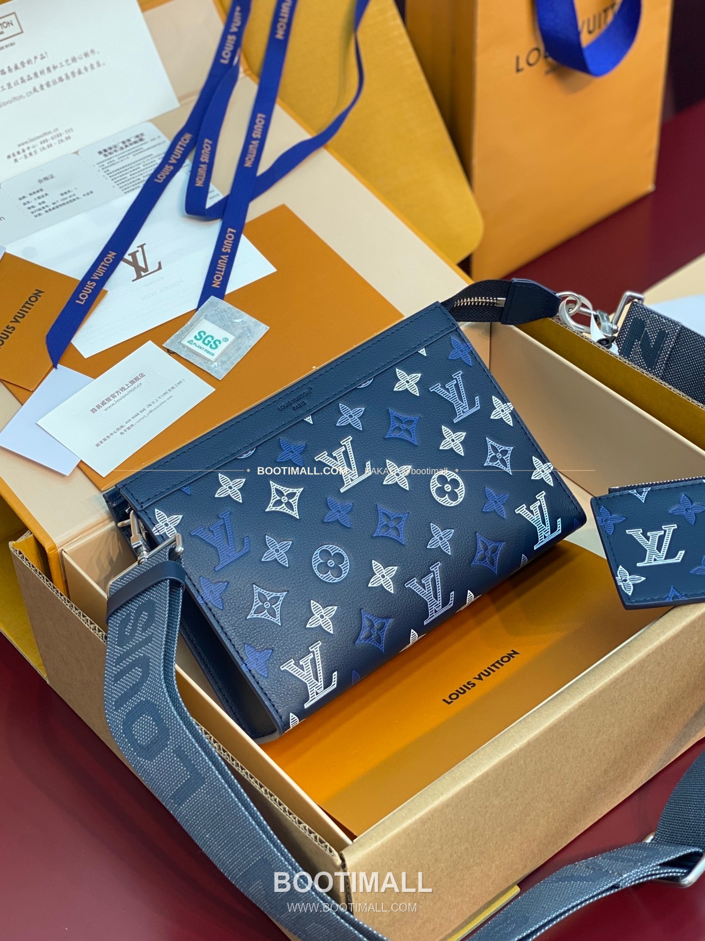루이비통 가스통 미니 모노그램 섀도우 레더 네이비 크로스백 Louis Vuitton Gaston Mini Monogram Shadow Leather Navy Crossbody Bag M28818 22cm 1