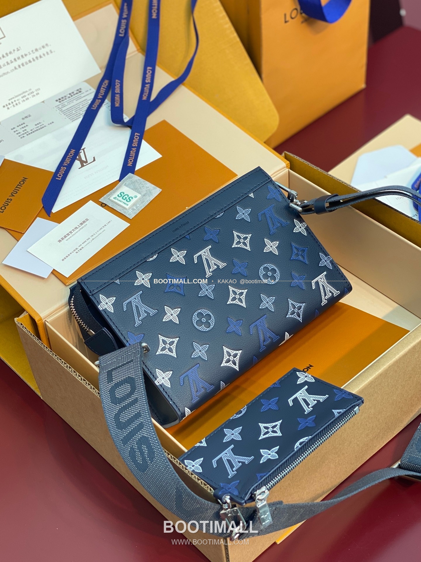 루이비통 가스통 미니 모노그램 섀도우 레더 네이비 크로스백 Louis Vuitton Gaston Mini Monogram Shadow Leather Navy Crossbody Bag M28818 22cm 2