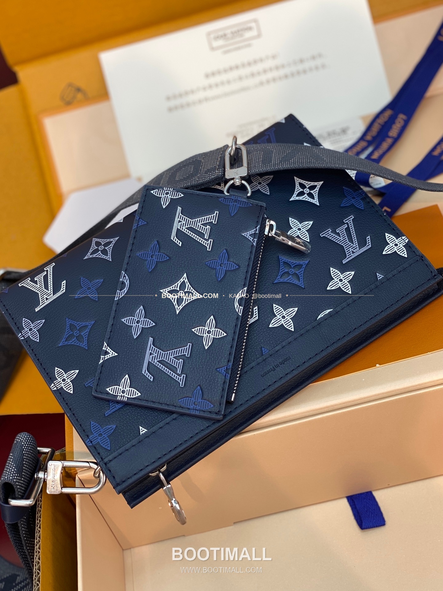 루이비통 가스통 미니 모노그램 섀도우 레더 네이비 크로스백 Louis Vuitton Gaston Mini Monogram Shadow Leather Navy Crossbody Bag M28818 22cm 3