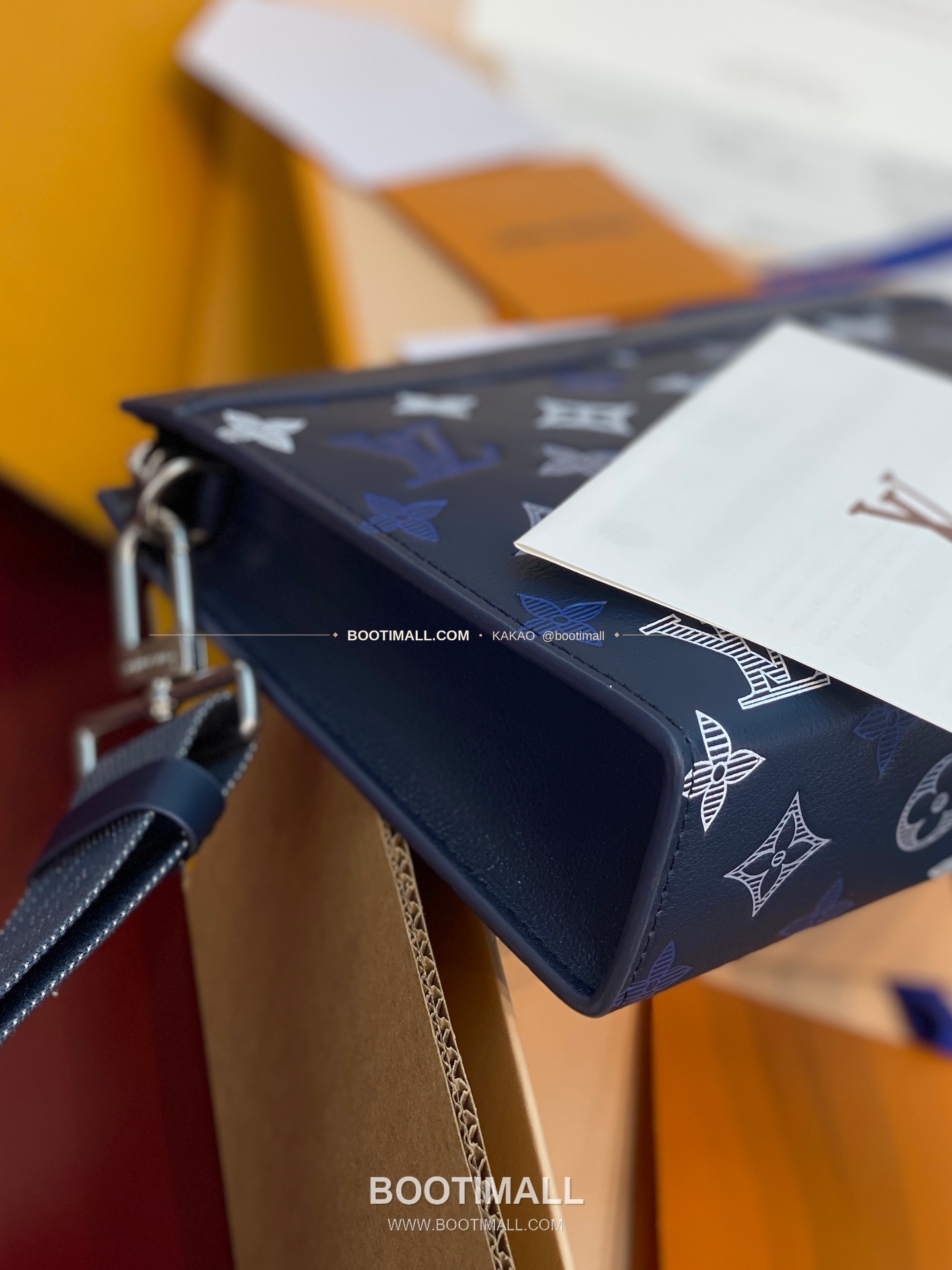 루이비통 가스통 미니 모노그램 섀도우 레더 네이비 크로스백 Louis Vuitton Gaston Mini Monogram Shadow Leather Navy Crossbody Bag M28818 22cm 7