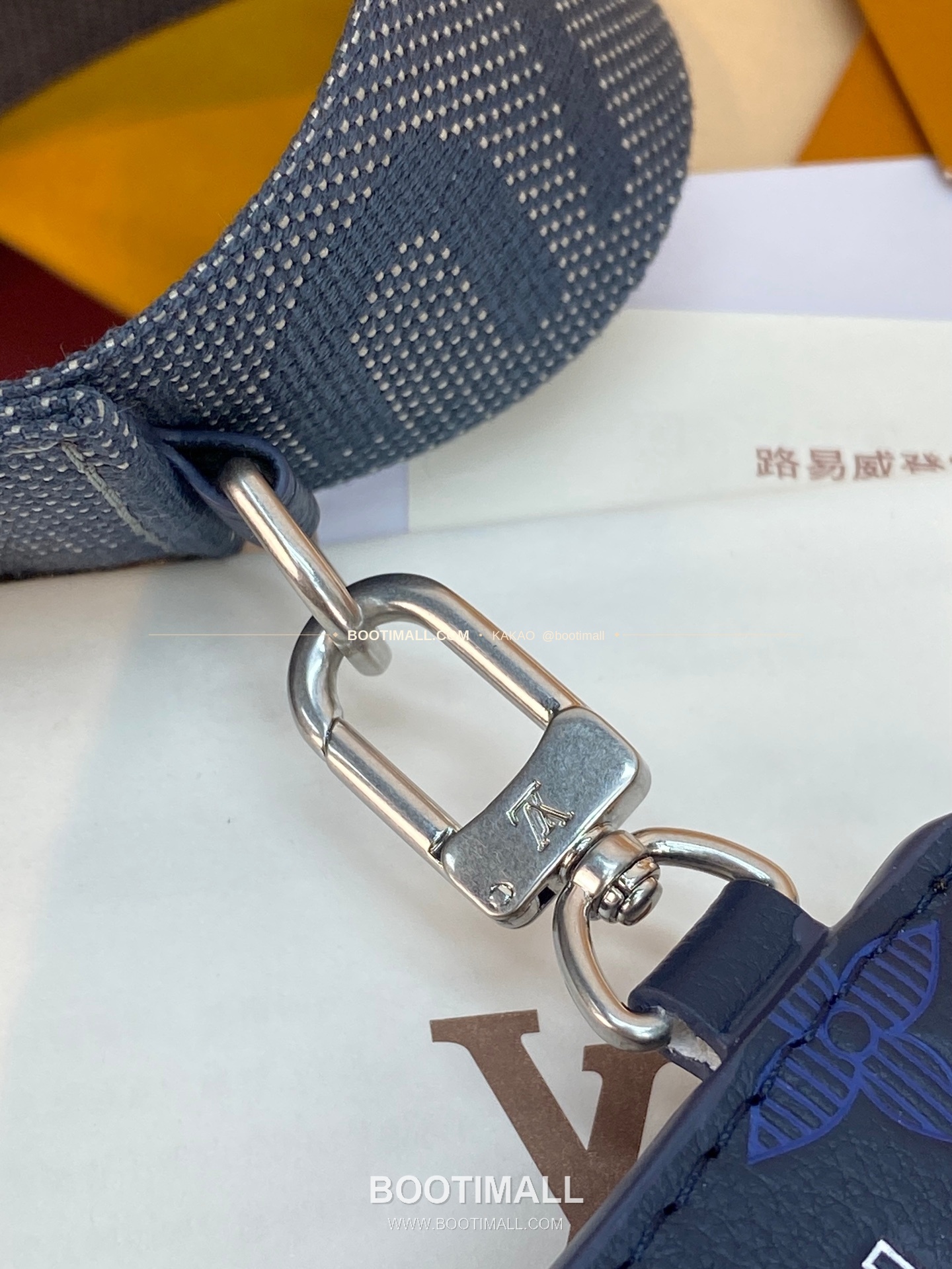 루이비통 가스통 미니 모노그램 섀도우 레더 네이비 크로스백 Louis Vuitton Gaston Mini Monogram Shadow Leather Navy Crossbody Bag M28818 22cm 9