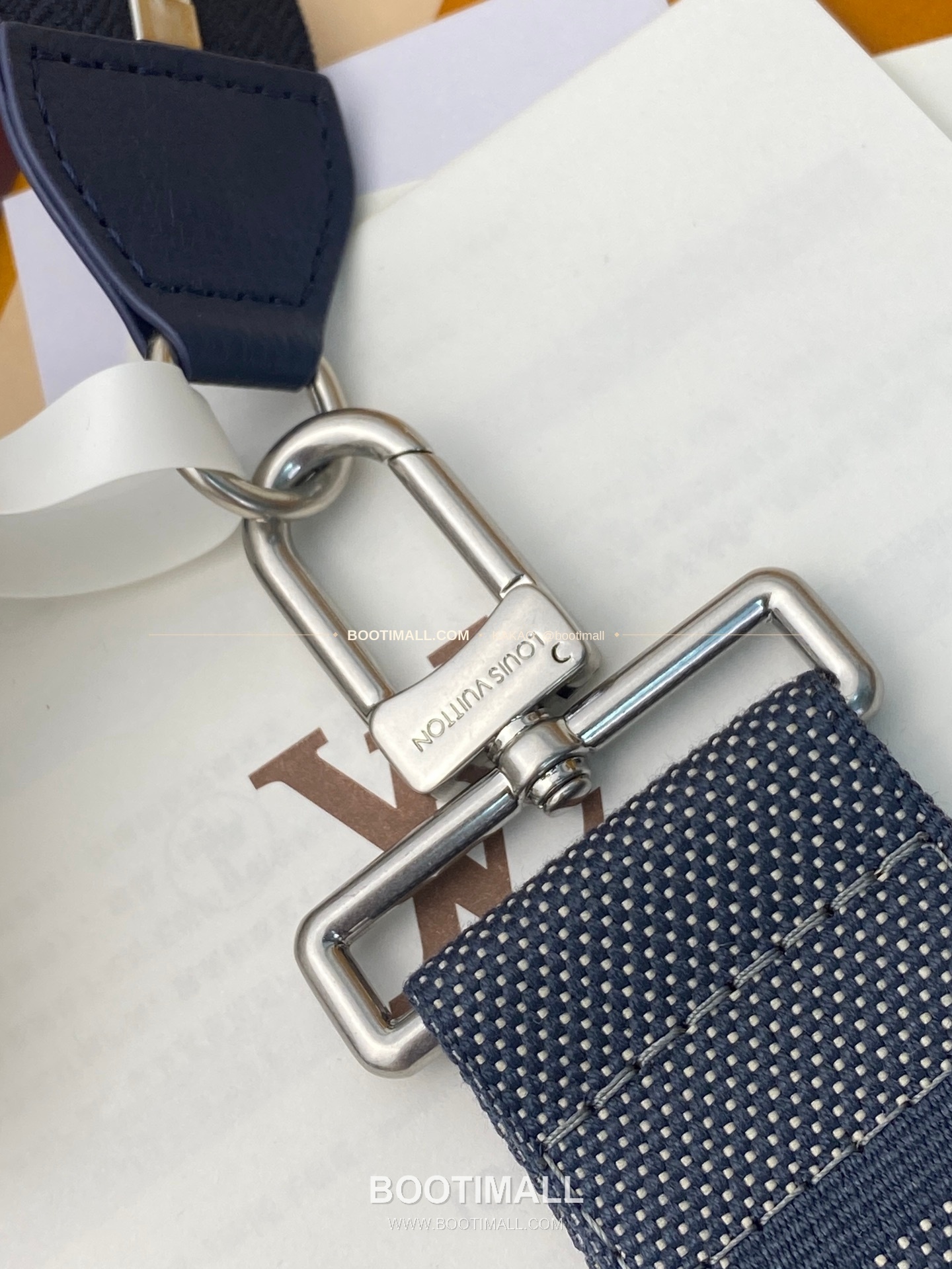 루이비통 가스통 미니 모노그램 섀도우 레더 네이비 크로스백 Louis Vuitton Gaston Mini Monogram Shadow Leather Navy Crossbody Bag M28818 22cm 10
