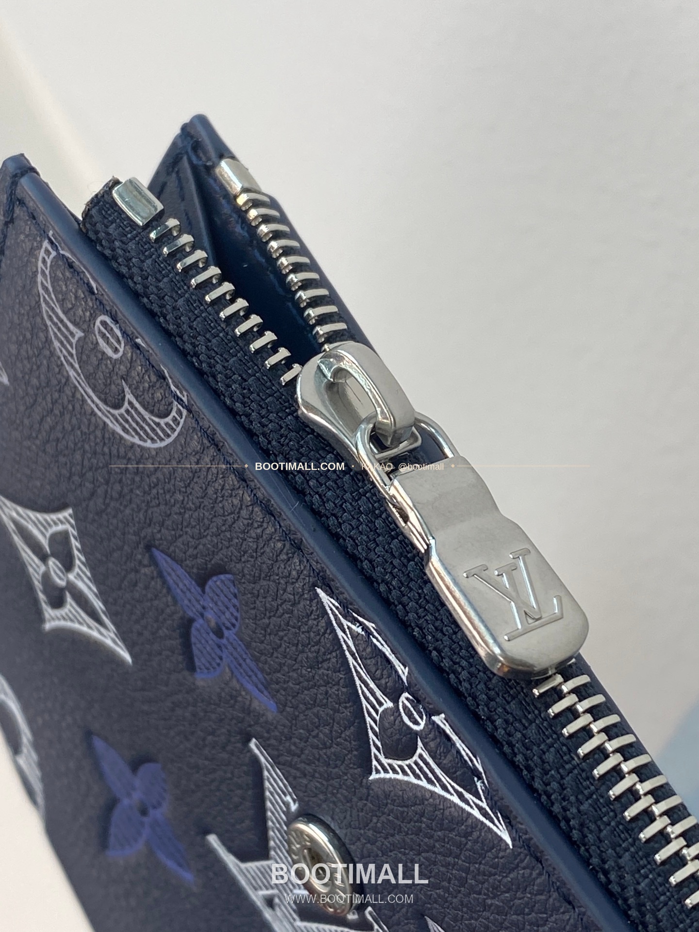 루이비통 빅터 월렛 모노그램 섀도우 레더 네이비 화이트 반지갑 Louis Vuitton Victor Wallet Monogram Shadow Leather Navy White Bifold Wallet M29130 11.5cm 11