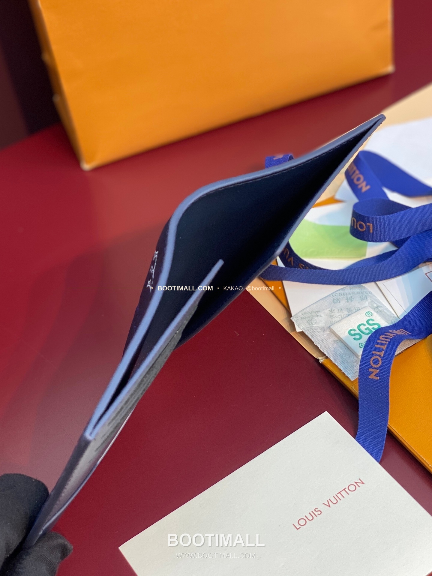 루이비통 패스포트 커버 모노그램 섀도우 레더 네이비 화이트 여권지갑 Louis Vuitton Passport Cover Monogram Shadow Leather Navy White Passport Holder M29132 14cm 5