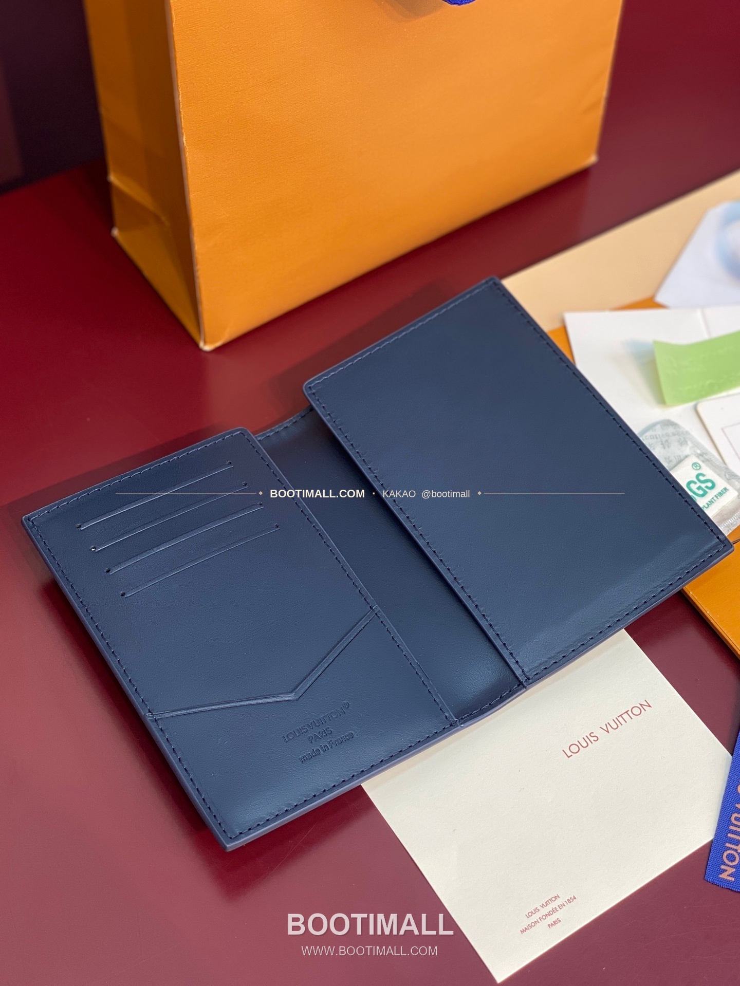 루이비통 패스포트 커버 모노그램 섀도우 레더 네이비 화이트 여권지갑 Louis Vuitton Passport Cover Monogram Shadow Leather Navy White Passport Holder M29132 14cm 6