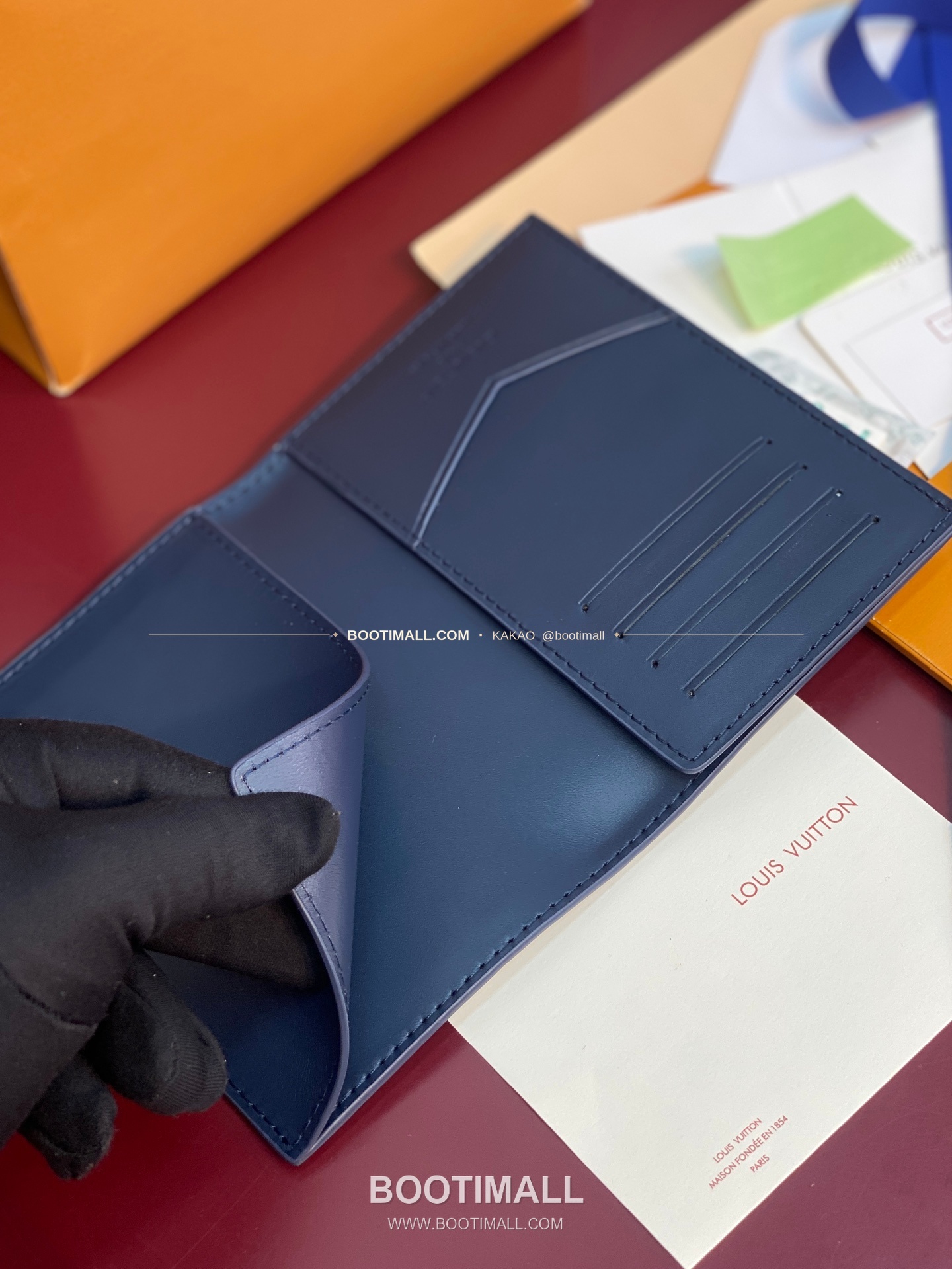 루이비통 패스포트 커버 모노그램 섀도우 레더 네이비 화이트 여권지갑 Louis Vuitton Passport Cover Monogram Shadow Leather Navy White Passport Holder M29132 14cm 7
