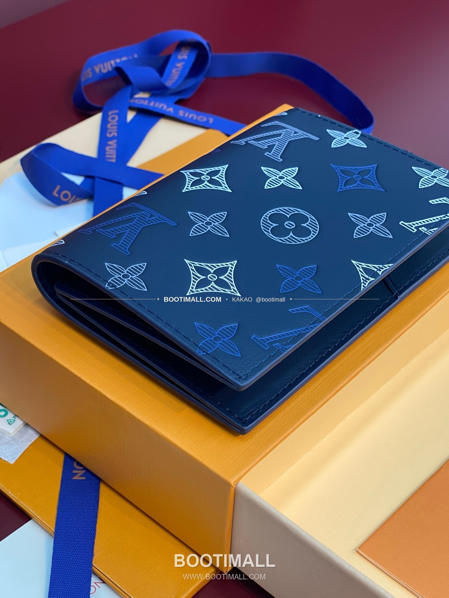 루이비통 패스포트 커버 모노그램 섀도우 레더 네이비 화이트 여권지갑 Louis Vuitton Passport Cover Monogram Shadow Leather Navy White Passport Holder M29132 14cm 11