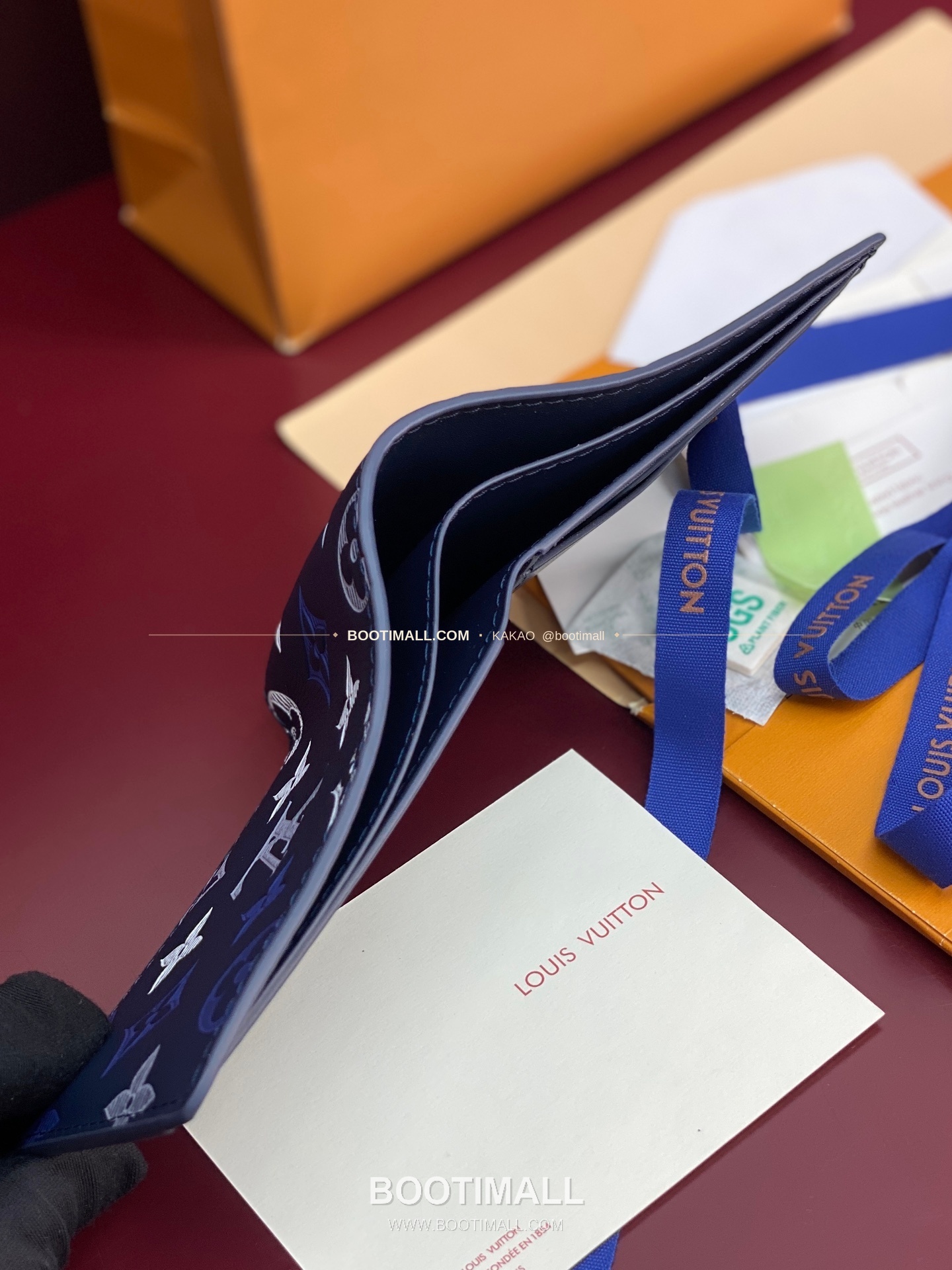 루이비통 멀티플 월렛 모노그램 섀도우 레더 네이비 화이트 반지갑 Louis Vuitton Multiple Wallet Monogram Shadow Leather Navy White Bifold Wallet M29137 11.5cm 5