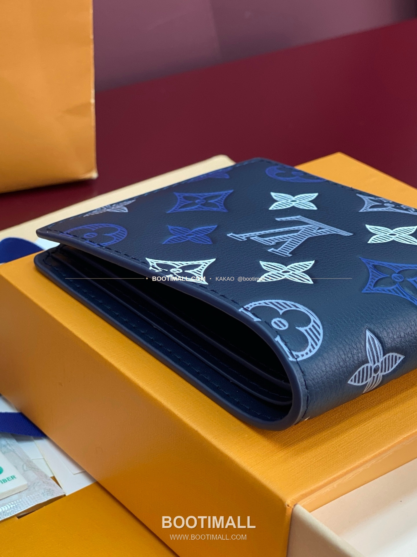 루이비통 멀티플 월렛 모노그램 섀도우 레더 네이비 화이트 반지갑 Louis Vuitton Multiple Wallet Monogram Shadow Leather Navy White Bifold Wallet M29137 11.5cm 9