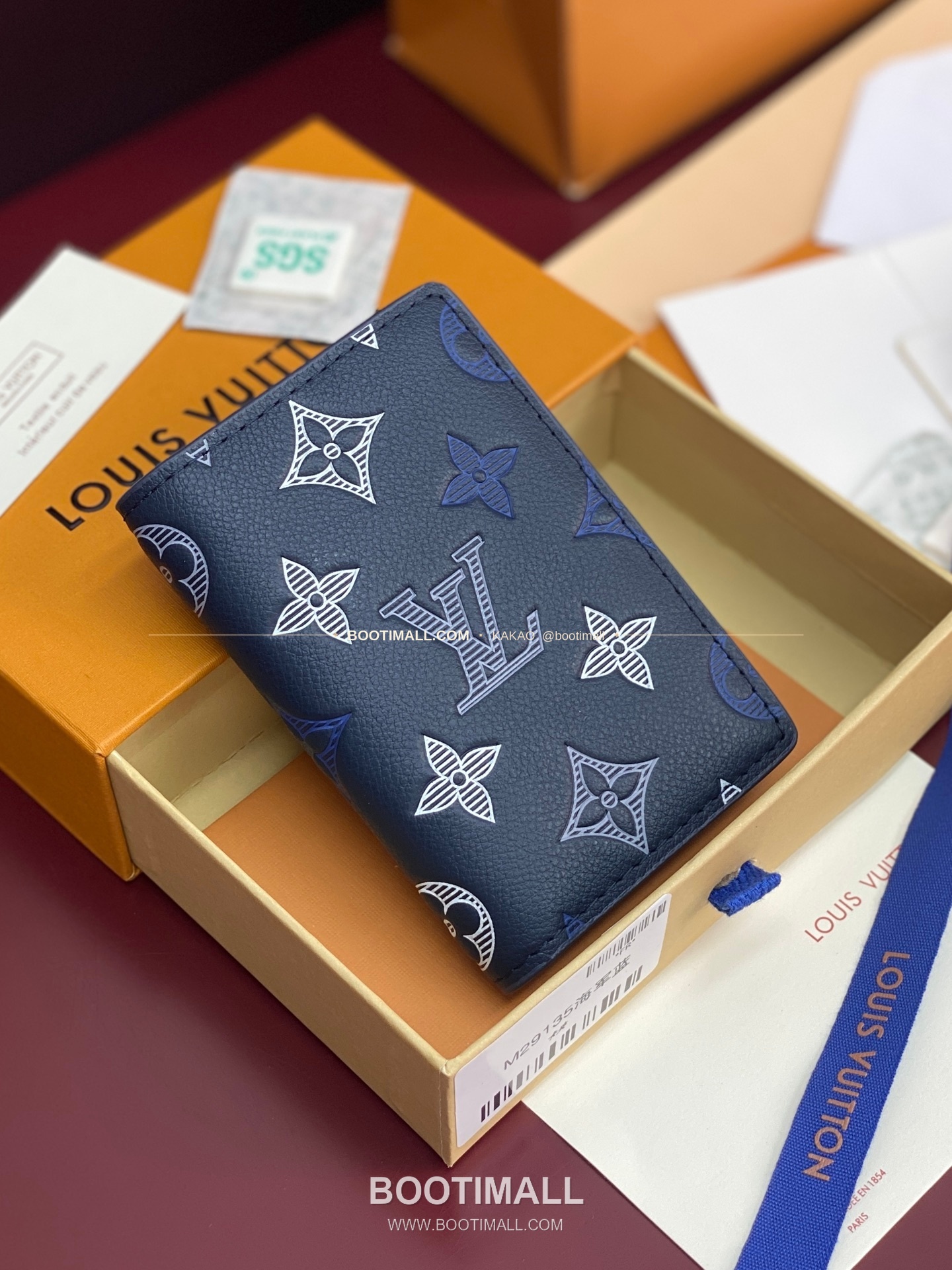 루이비통 모노그램 섀도우 레더 네이비 화이트 반지갑 Louis Vuitton Monogram Shadow Leather Navy White Bifold Wallet M29135 1