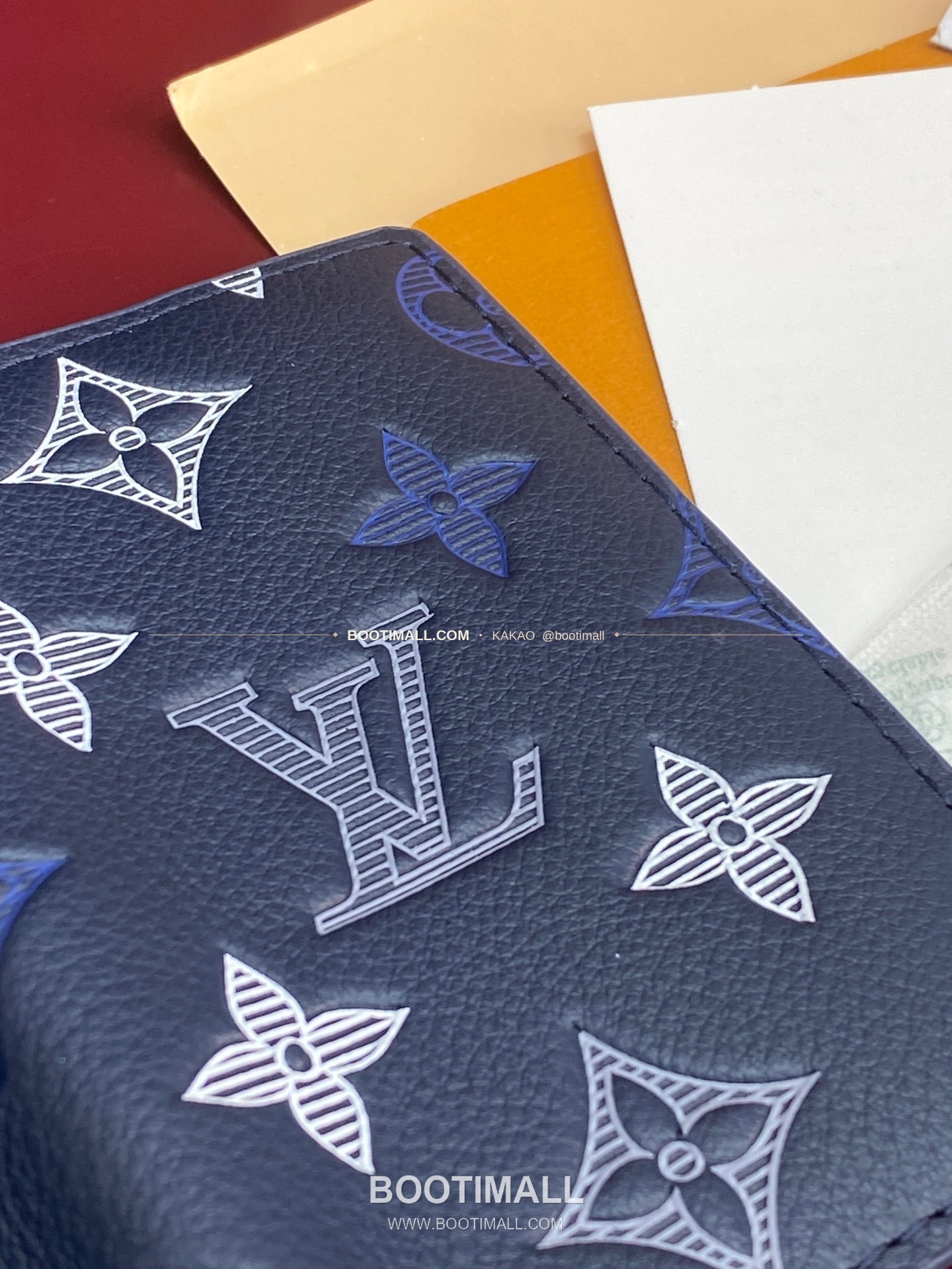 루이비통 모노그램 섀도우 레더 네이비 화이트 반지갑 Louis Vuitton Monogram Shadow Leather Navy White Bifold Wallet M29135 6