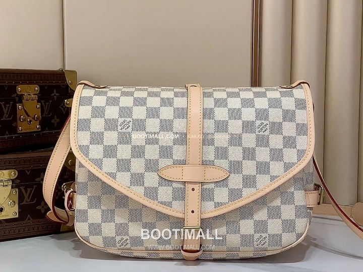루이비통 소뮤르 미디움 모노그램 캔버스 화이트 숄더백 Louis Vuitton Saumur Medium Monogram Canvas White Shoulder Bag M40710 28cm 14
