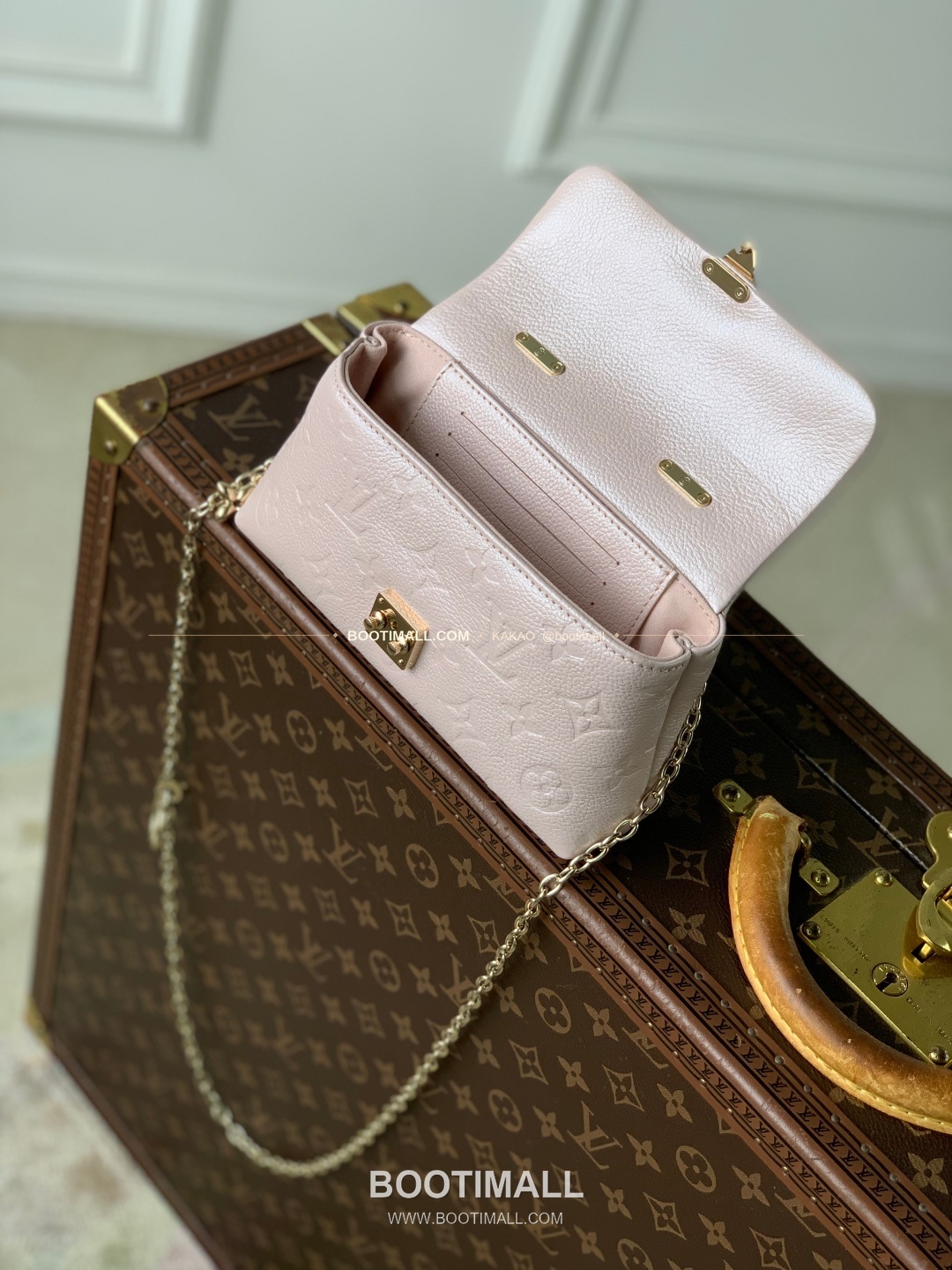 루이비통 나노 마들렌 엠프렝트 쉬머리 레더 S락 펄핑크 숄더백 Louis Vuitton Nano Madeleine Empreinte Shimmery Leather S-Lock Pearl Pink Shoulder Bag M27043 21cm 9