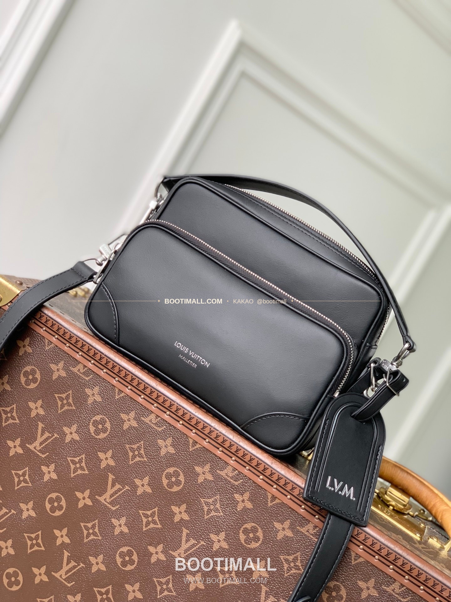 루이비통 닐 스몰 타우릴론 레더 블랙 메신져 토트백 Louis Vuitton Nil Small Taurillon Leather Black Top Handle Bag M27999 25cm 1