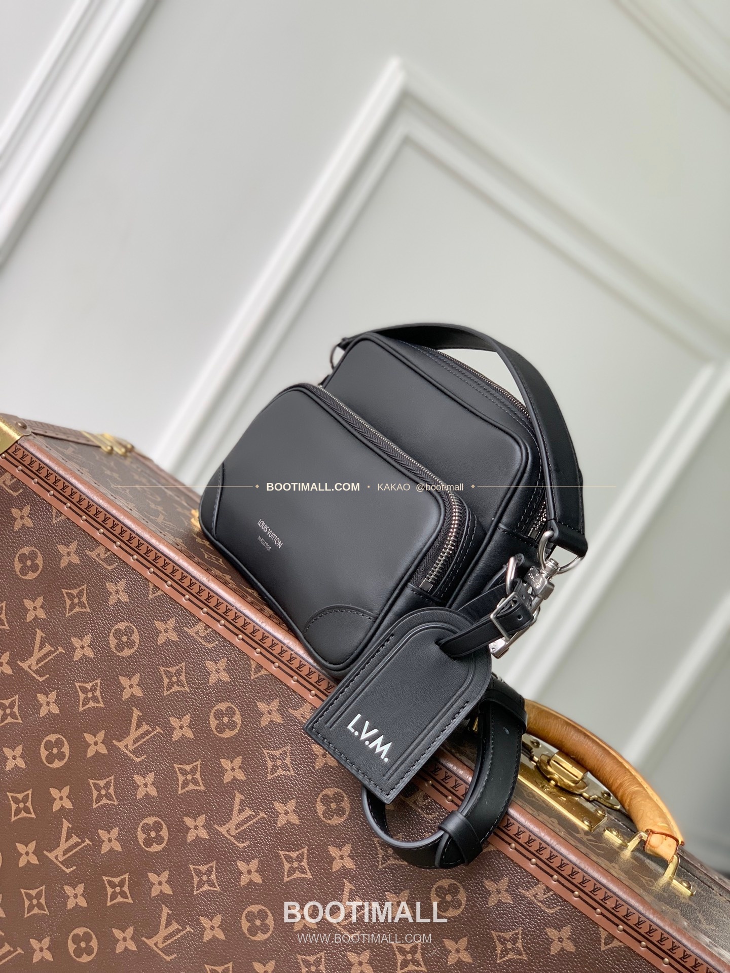 루이비통 닐 스몰 타우릴론 레더 블랙 메신져 토트백 Louis Vuitton Nil Small Taurillon Leather Black Top Handle Bag M27999 25cm 2
