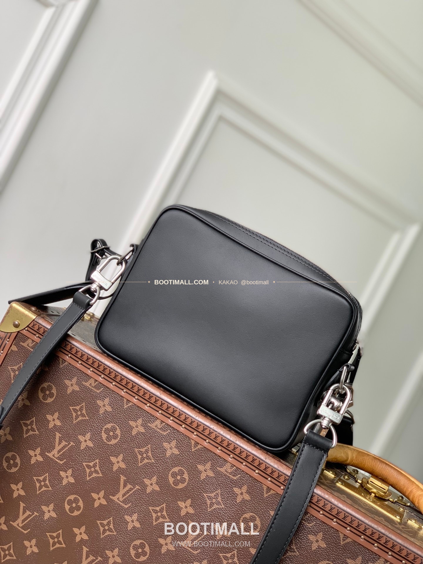 루이비통 닐 스몰 타우릴론 레더 블랙 메신져 토트백 Louis Vuitton Nil Small Taurillon Leather Black Top Handle Bag M27999 25cm 3