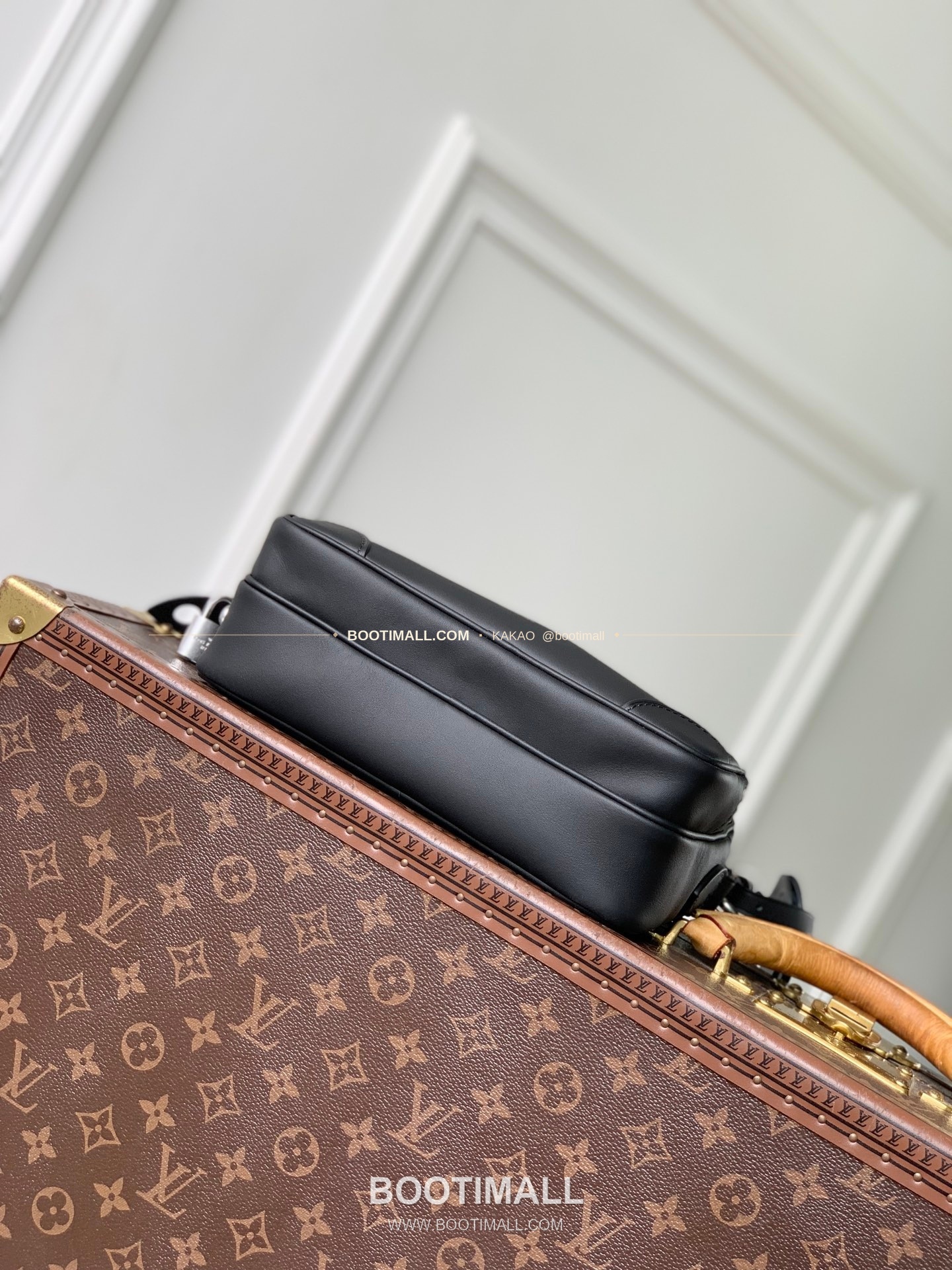 루이비통 닐 스몰 타우릴론 레더 블랙 메신져 토트백 Louis Vuitton Nil Small Taurillon Leather Black Top Handle Bag M27999 25cm 4