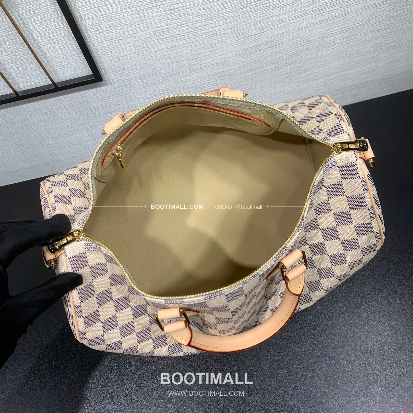 루이비통 스피디 35 다미에 아주르 캔버스 화이트 토트백 Louis Vuitton Speedy 35 Damier Azur Canvas White Top Handle Bag N41372 35cm 5