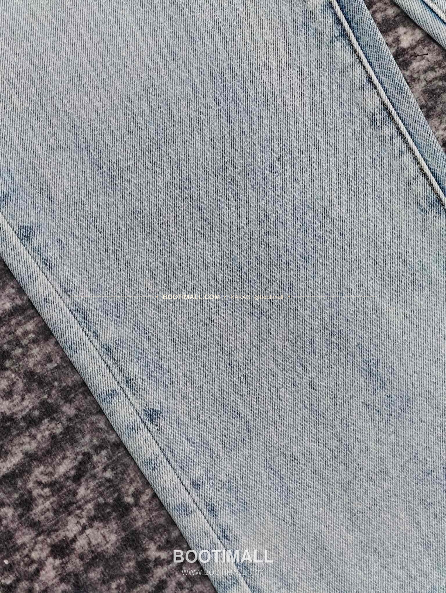 아미리 코튼 와이드핏 데님 팬츠 AMIRI Cotton Wide Fit Denim Pants PHM71300160 4