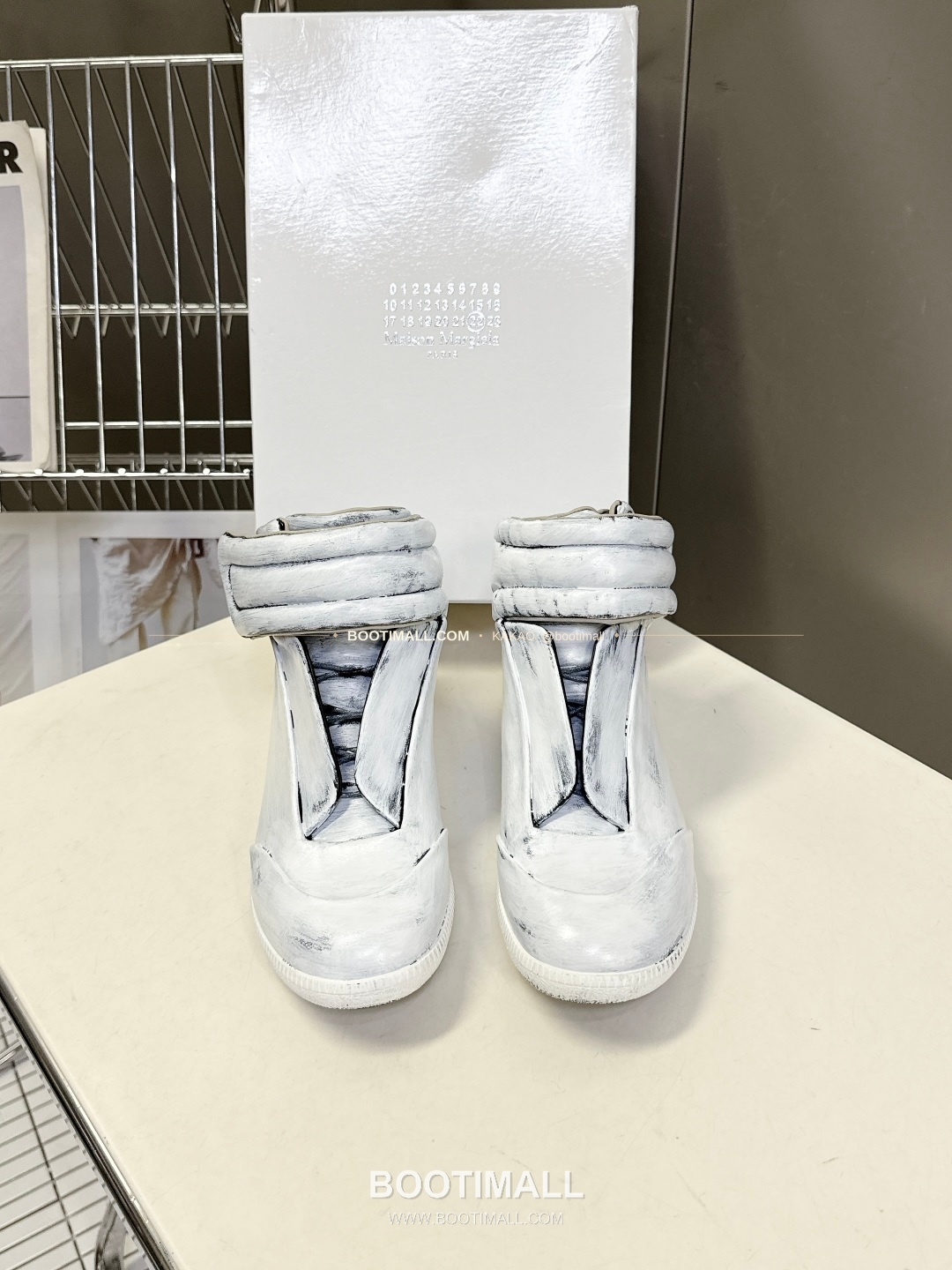 메종마르지엘라 퓨처 송아지가죽 히든밴드 하이탑 스니커즈 Maison Margiela Future Calfskin Hidden Band High-Top Sneakers 1