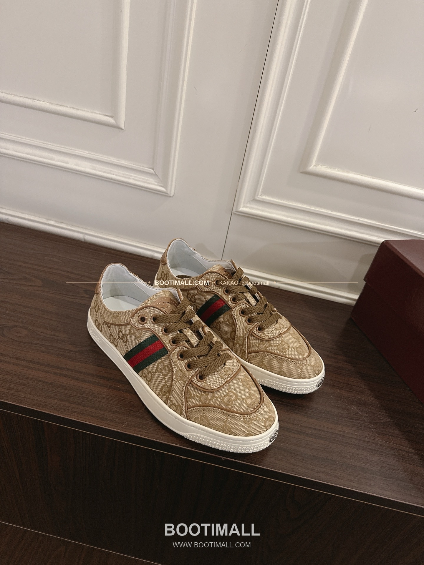 구찌 스트레치 송아지가죽 펀칭 빈티지 로우탑 스니커즈 Gucci Stretch Calfskin Perforated Vintage Low-Top Sneakers 2