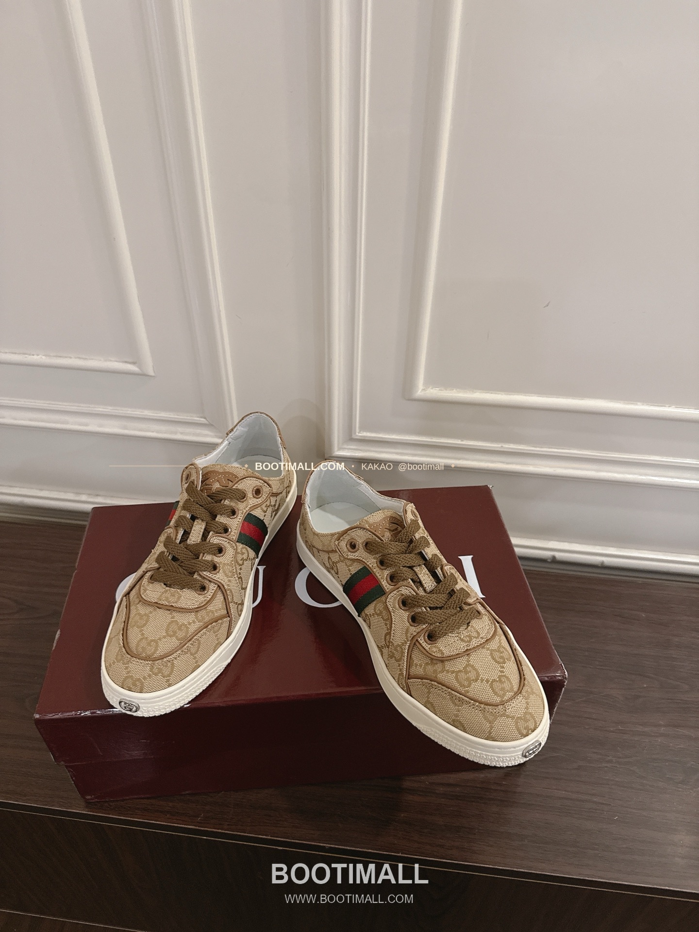 구찌 스트레치 송아지가죽 펀칭 빈티지 로우탑 스니커즈 Gucci Stretch Calfskin Perforated Vintage Low-Top Sneakers 3