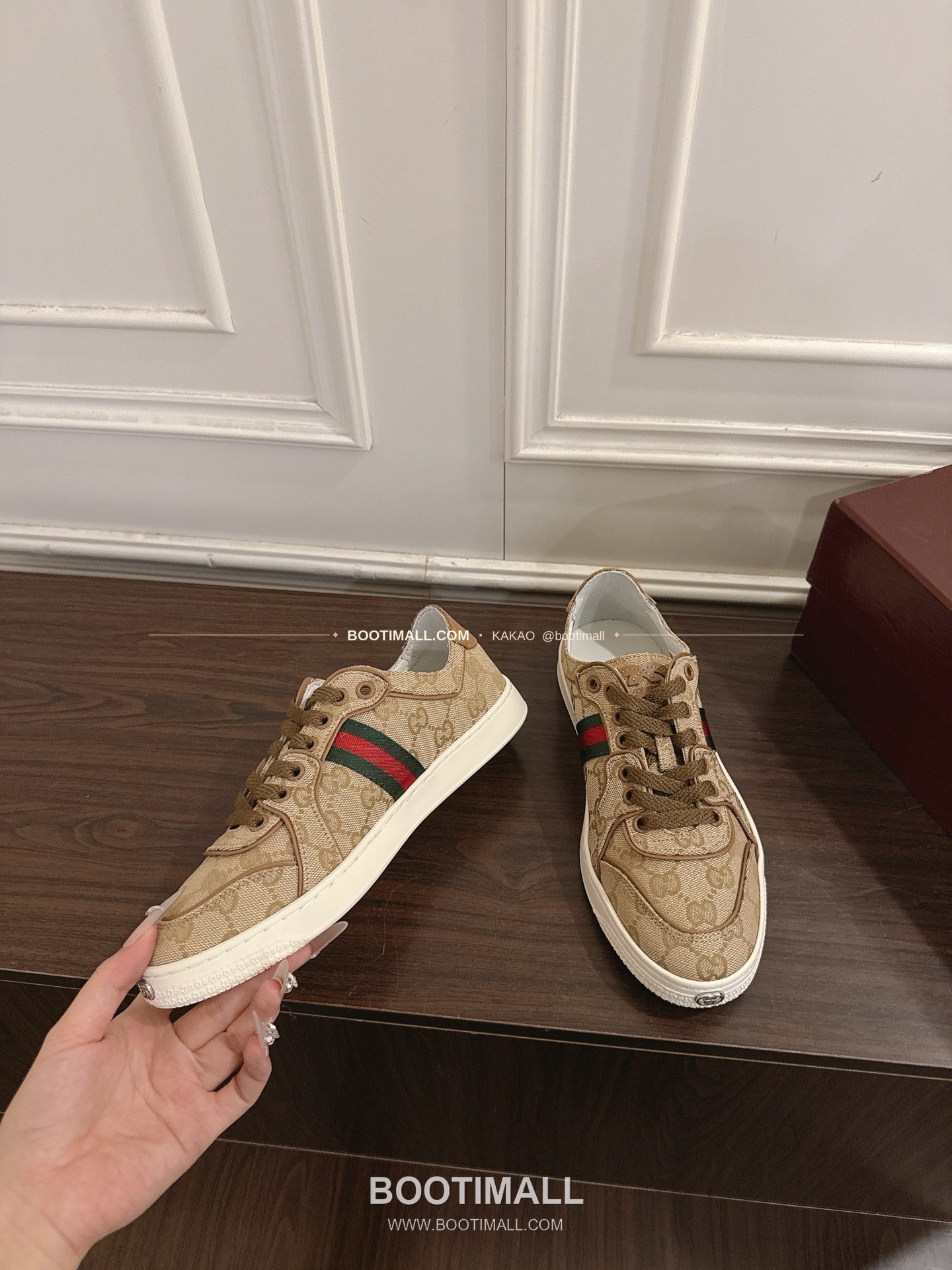 구찌 스트레치 송아지가죽 펀칭 빈티지 로우탑 스니커즈 Gucci Stretch Calfskin Perforated Vintage Low-Top Sneakers 4