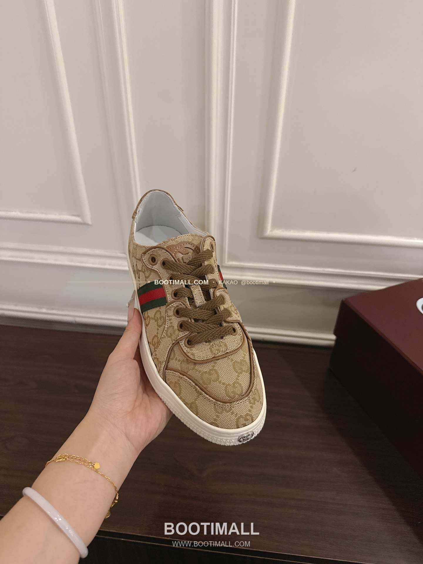 구찌 스트레치 송아지가죽 펀칭 빈티지 로우탑 스니커즈 Gucci Stretch Calfskin Perforated Vintage Low-Top Sneakers 6