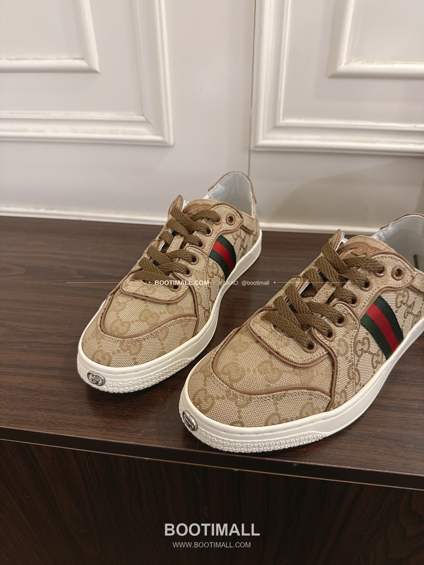 구찌 스트레치 송아지가죽 펀칭 빈티지 로우탑 스니커즈 Gucci Stretch Calfskin Perforated Vintage Low-Top Sneakers 7