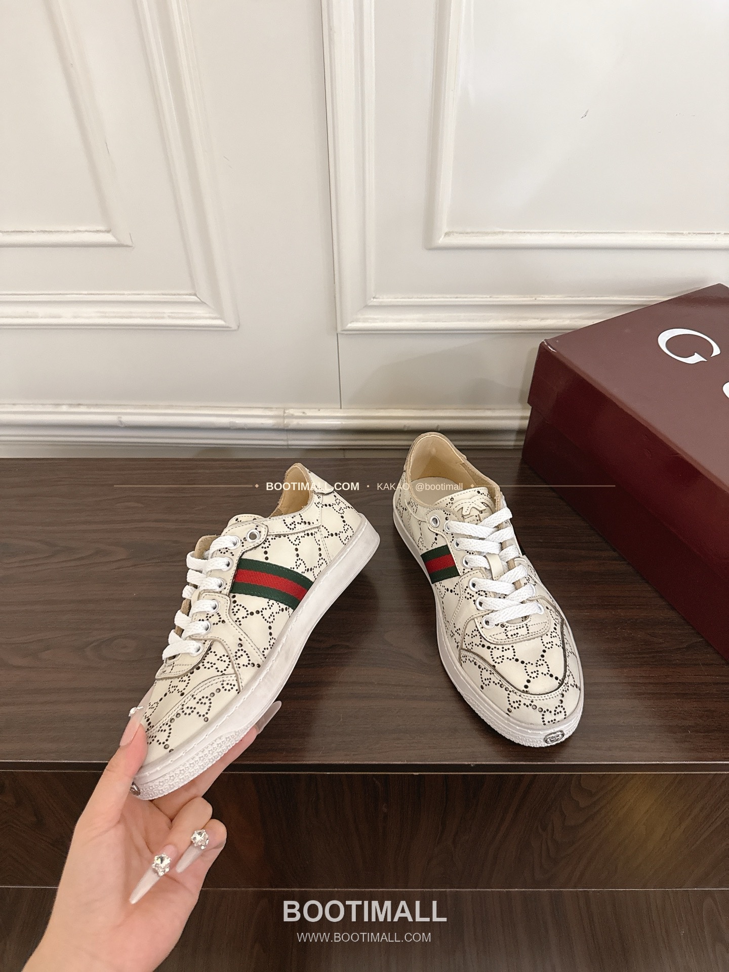 구찌 스트레치 송아지가죽 펀칭 빈티지 로우탑 스니커즈 Gucci Stretch Calfskin Perforated Vintage Low-Top Sneakers 3