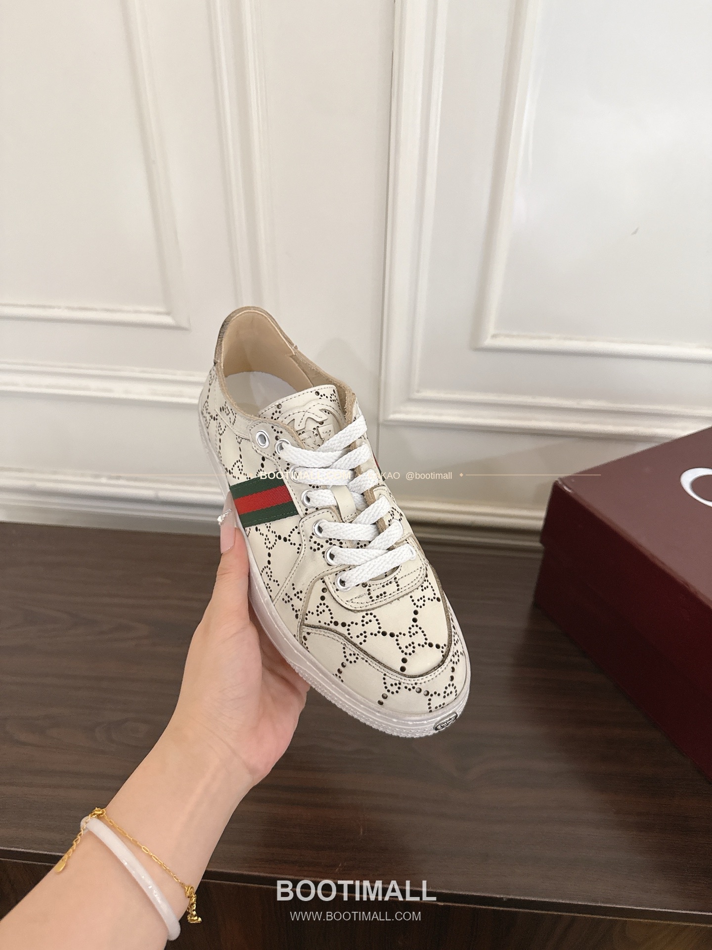 구찌 스트레치 송아지가죽 펀칭 빈티지 로우탑 스니커즈 Gucci Stretch Calfskin Perforated Vintage Low-Top Sneakers 7