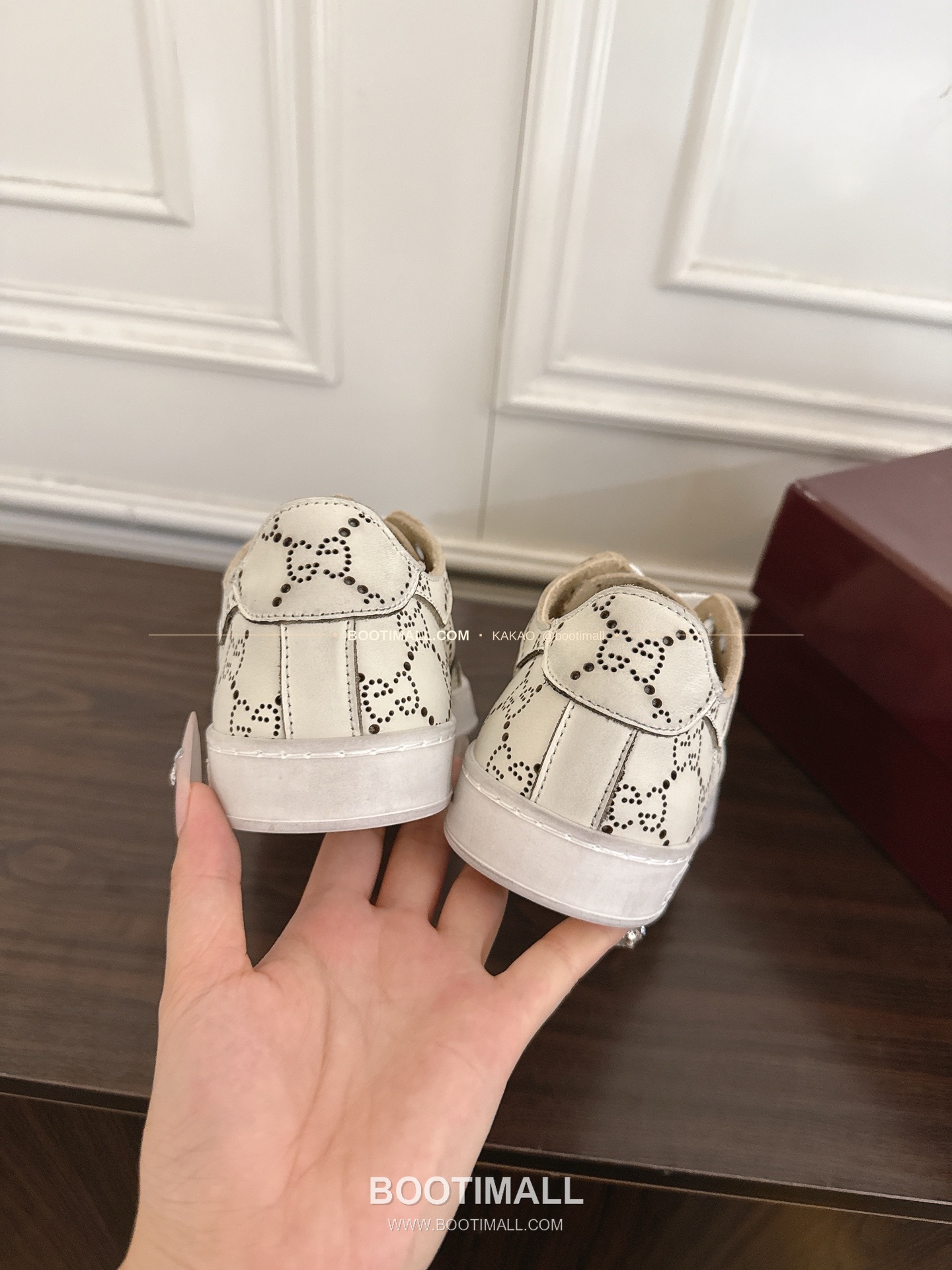 구찌 스트레치 송아지가죽 펀칭 빈티지 로우탑 스니커즈 Gucci Stretch Calfskin Perforated Vintage Low-Top Sneakers 8