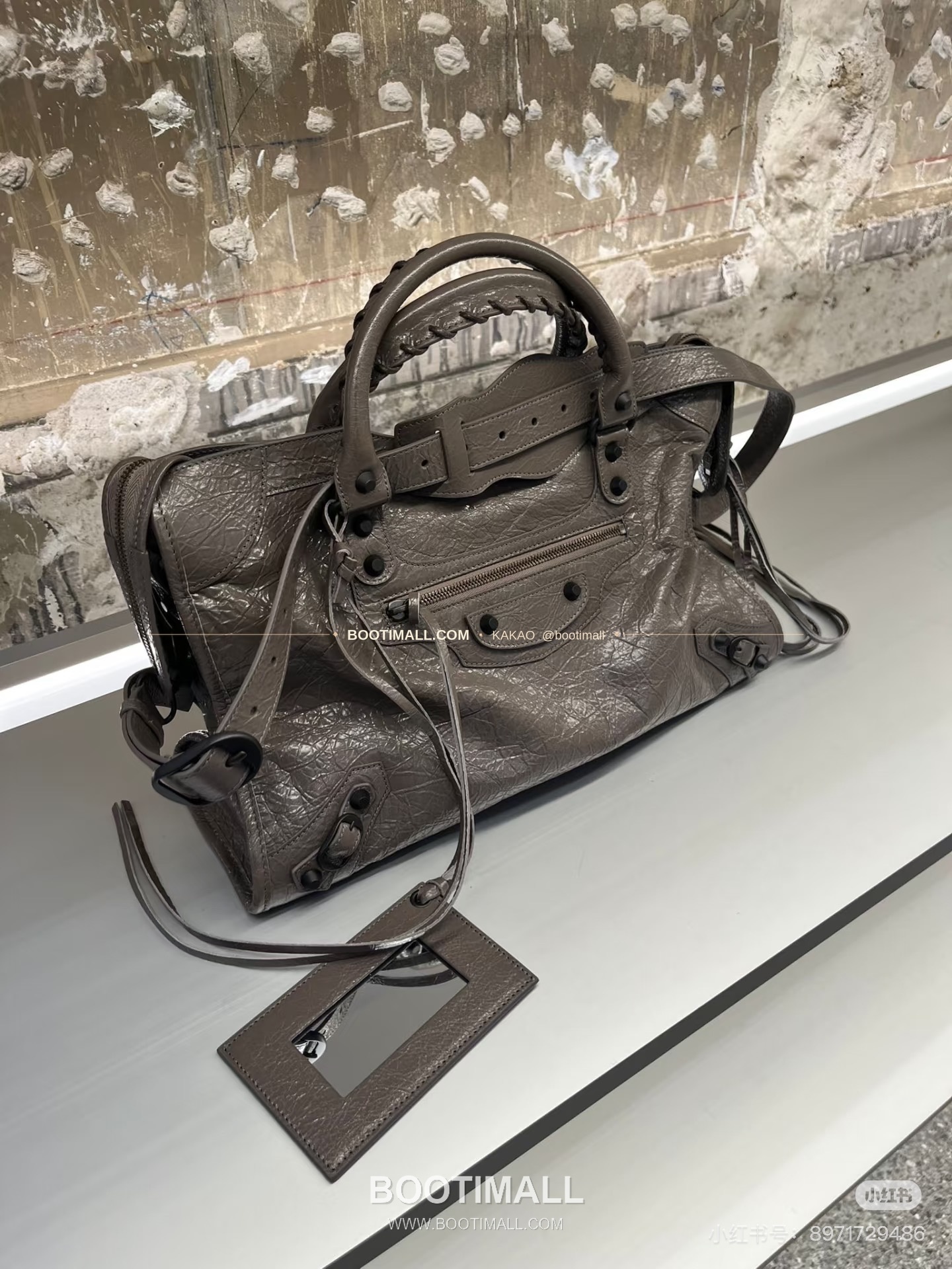 발렌시아가 오일왁스 레더 태슬 모터백 Balenciaga Oil Wax Leather Tassel Moto Bag 3301 38cm 2