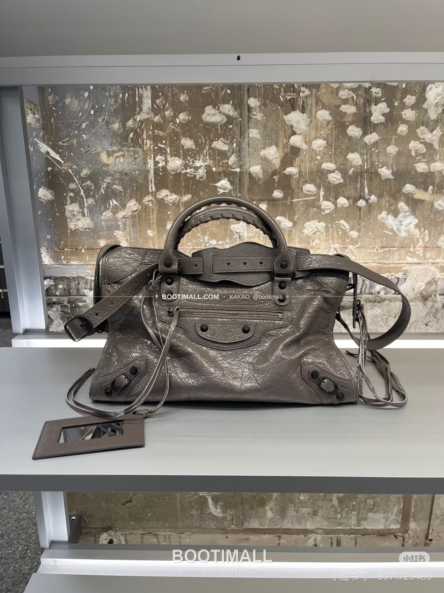 발렌시아가 오일왁스 레더 태슬 모터백 Balenciaga Oil Wax Leather Tassel Moto Bag 3301 38cm 3