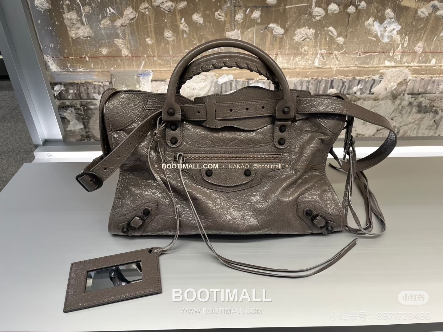 발렌시아가 오일왁스 레더 태슬 모터백 Balenciaga Oil Wax Leather Tassel Moto Bag 3301 38cm 4