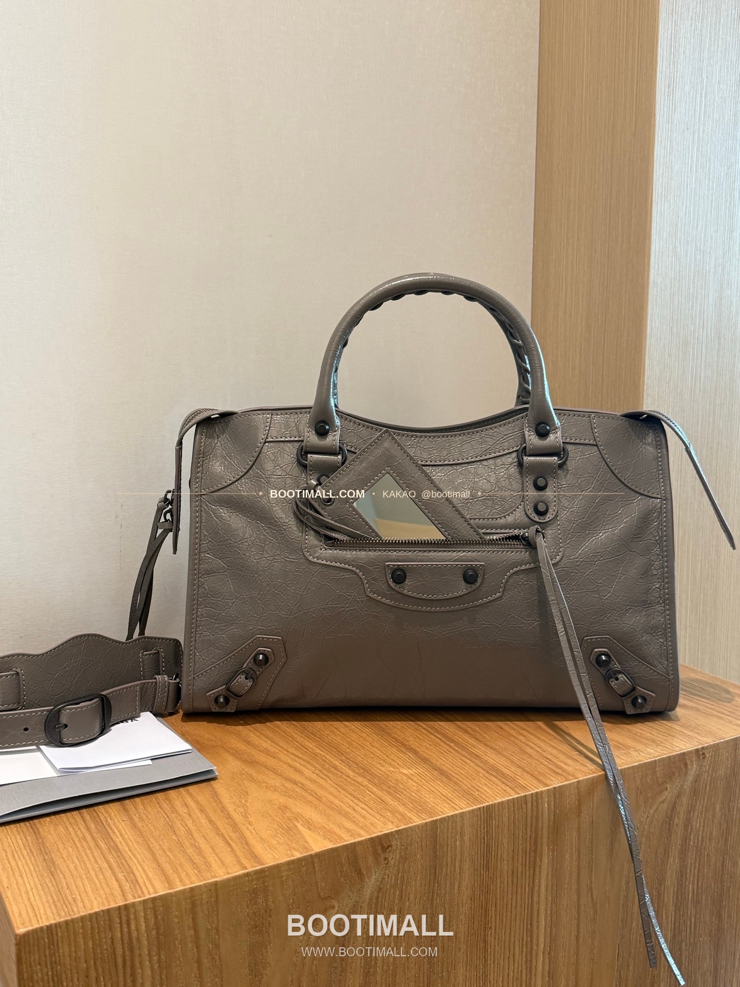 발렌시아가 오일왁스 레더 태슬 모터백 Balenciaga Oil Wax Leather Tassel Moto Bag 3301 38cm 11