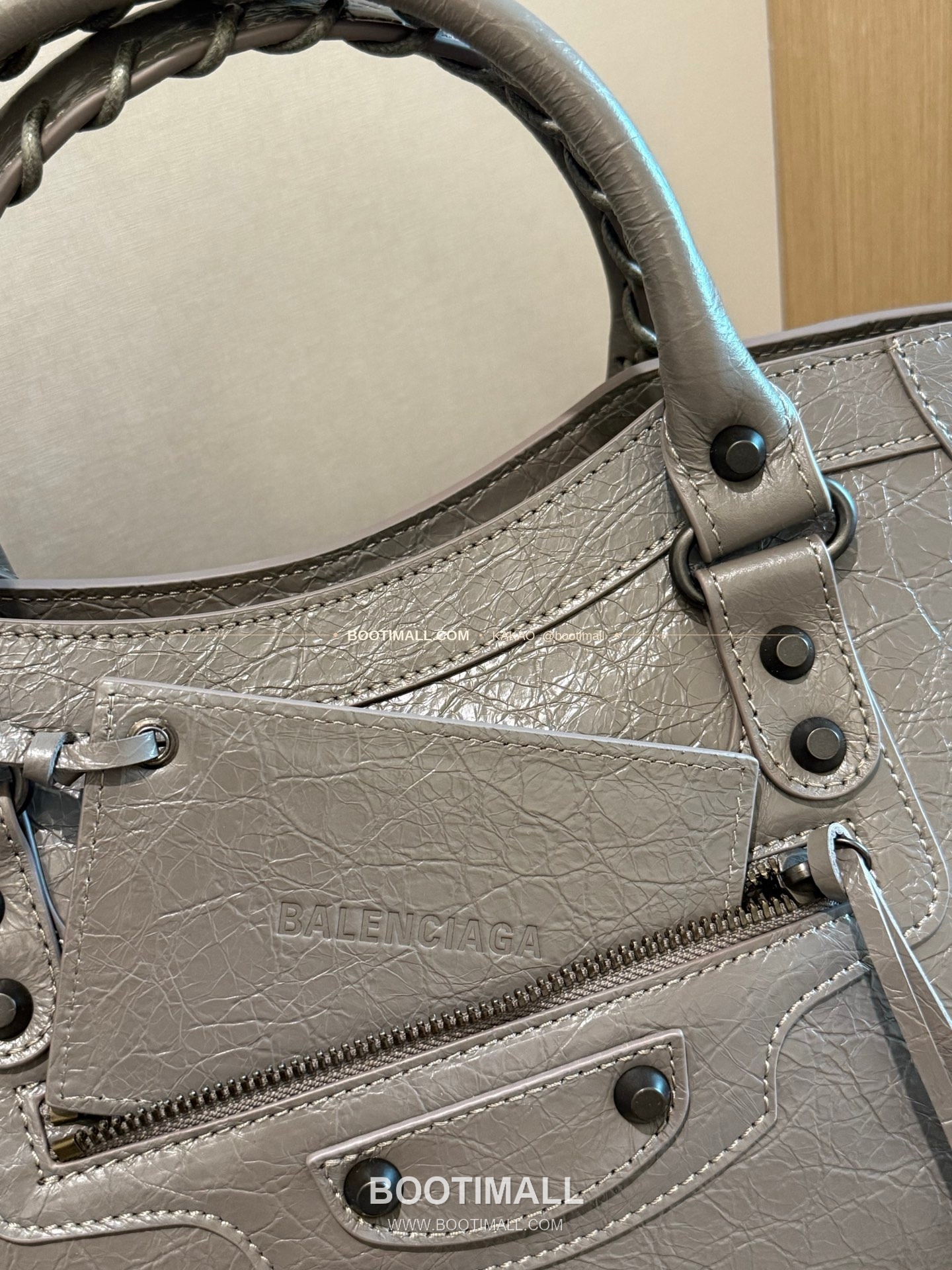 발렌시아가 오일왁스 레더 태슬 모터백 Balenciaga Oil Wax Leather Tassel Moto Bag 3301 38cm 13