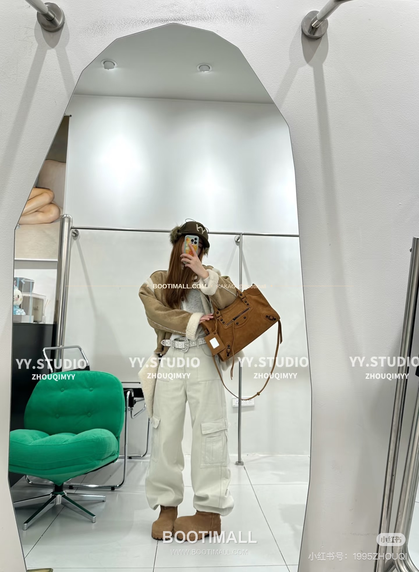 발렌시아가 26SS 스웨이드 태슬 모터 토트백 Balenciaga 26SS Suede Tassel Moto Tote Bag 3301 38.5cm 4